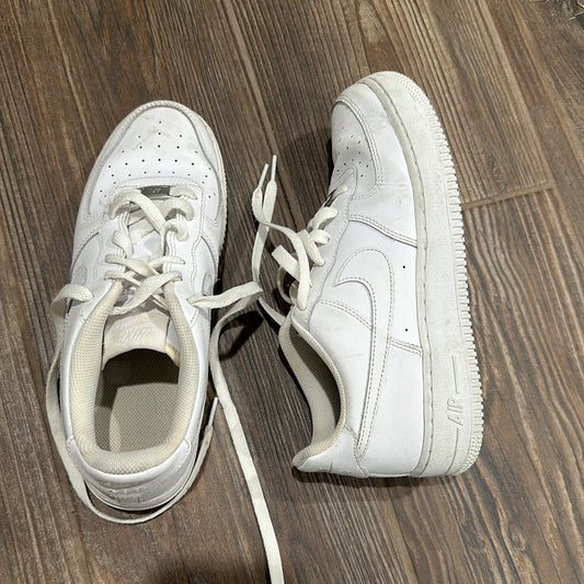 Youth 7 white AirForce1 shoes - good used condition