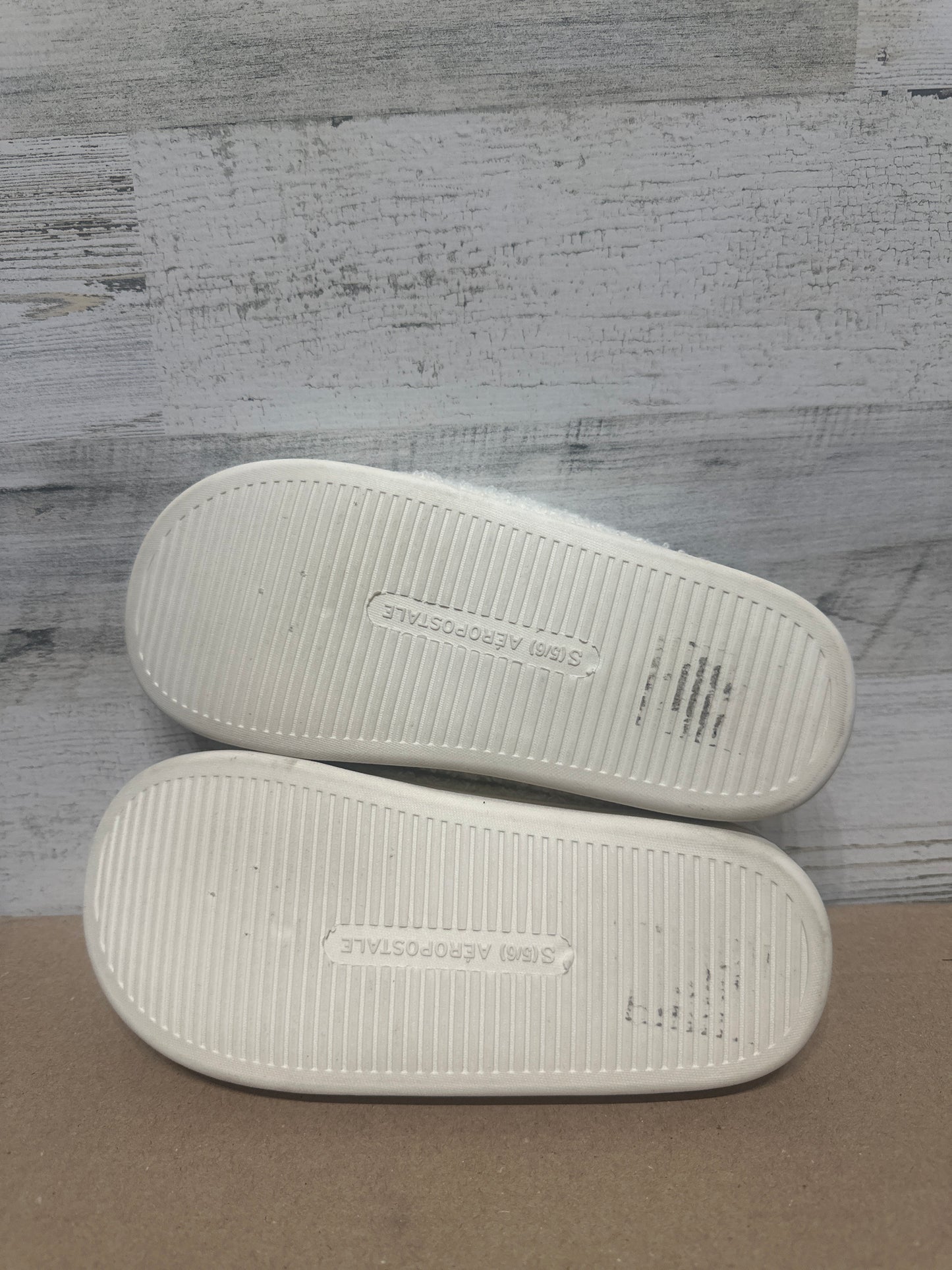Women’s Size 5/6 (Small) Aeropostale Smiley Slippers - Very Good Used Condition