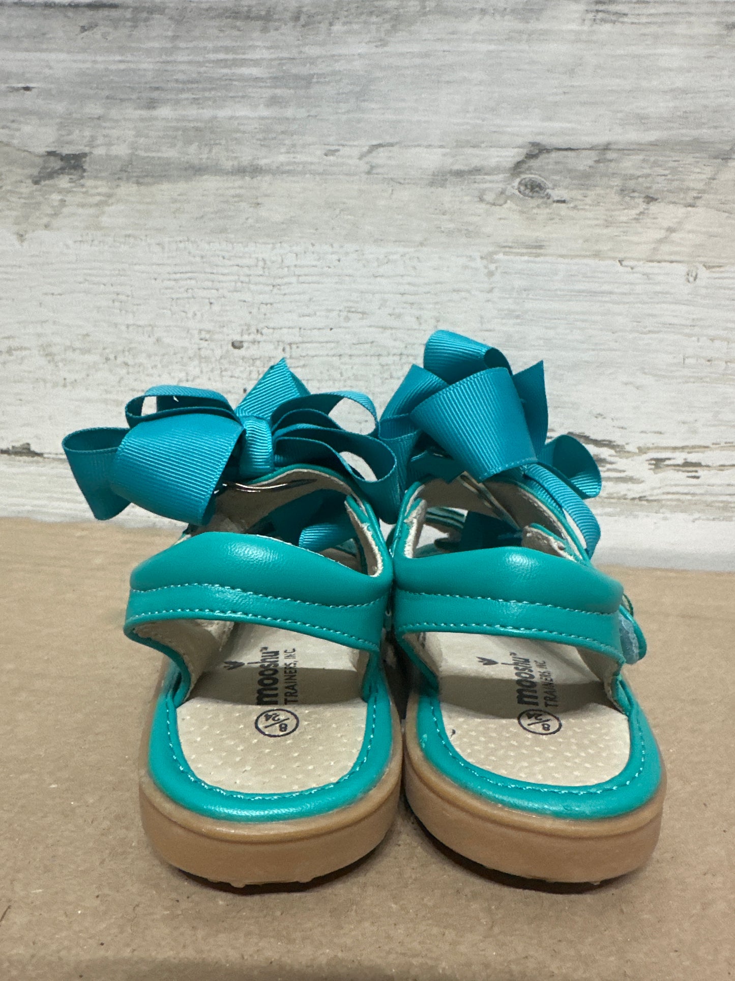 Size 8/24 Toddler Mooshu Trainers Squeaker Sandals with Detachable Bows - Very Good Used Condition