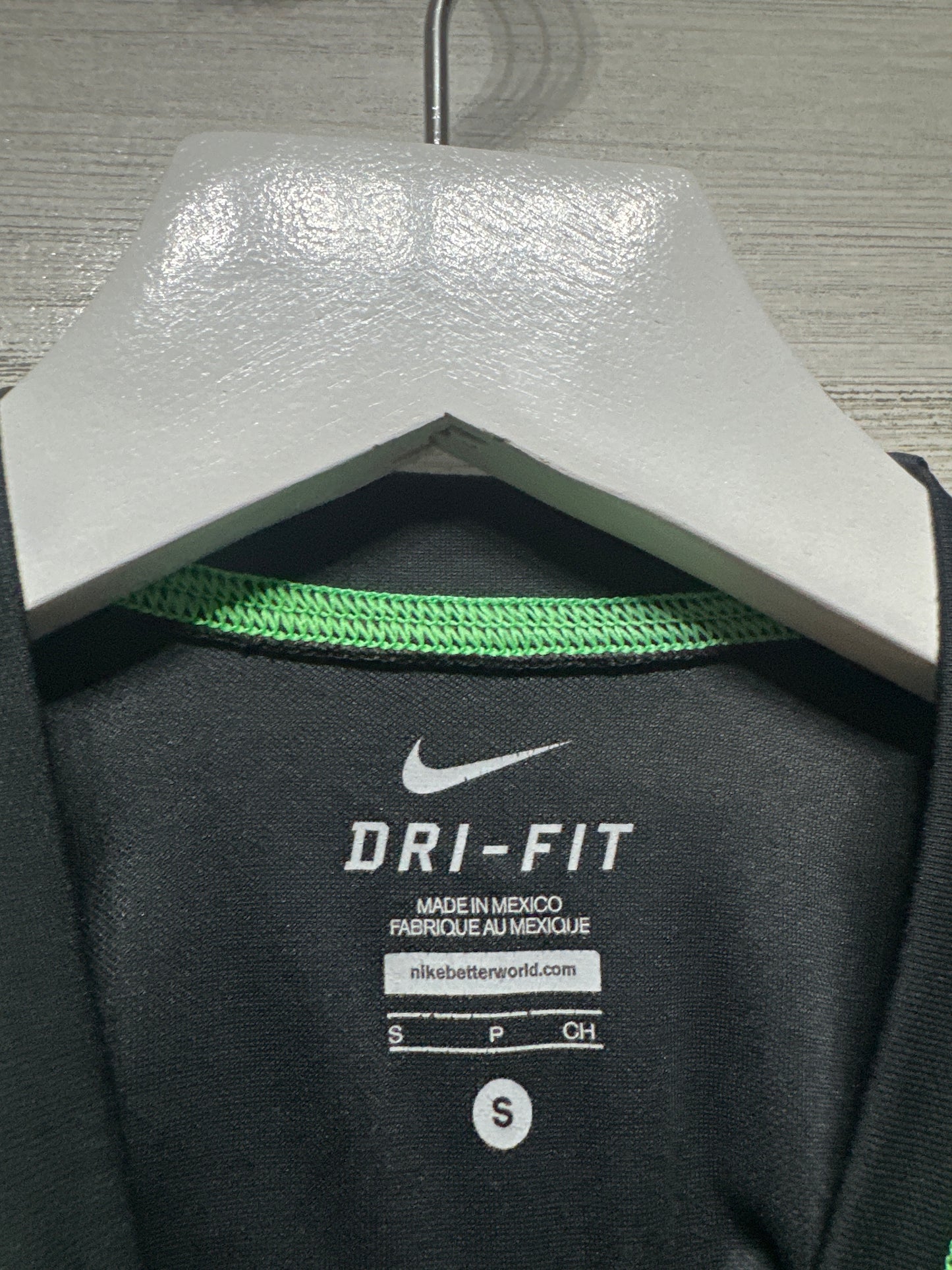 Boys Size 6 Nike Dri-Fit Black Shirt - Play Condition*