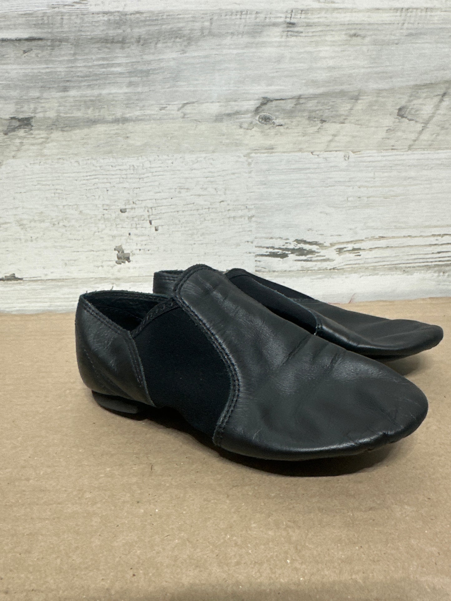 Fit Like 12 kids - marked Size 4M (Youth) Capezio EJ2 Style Black Split Jazz Shoes Shoes - Good Used Condition