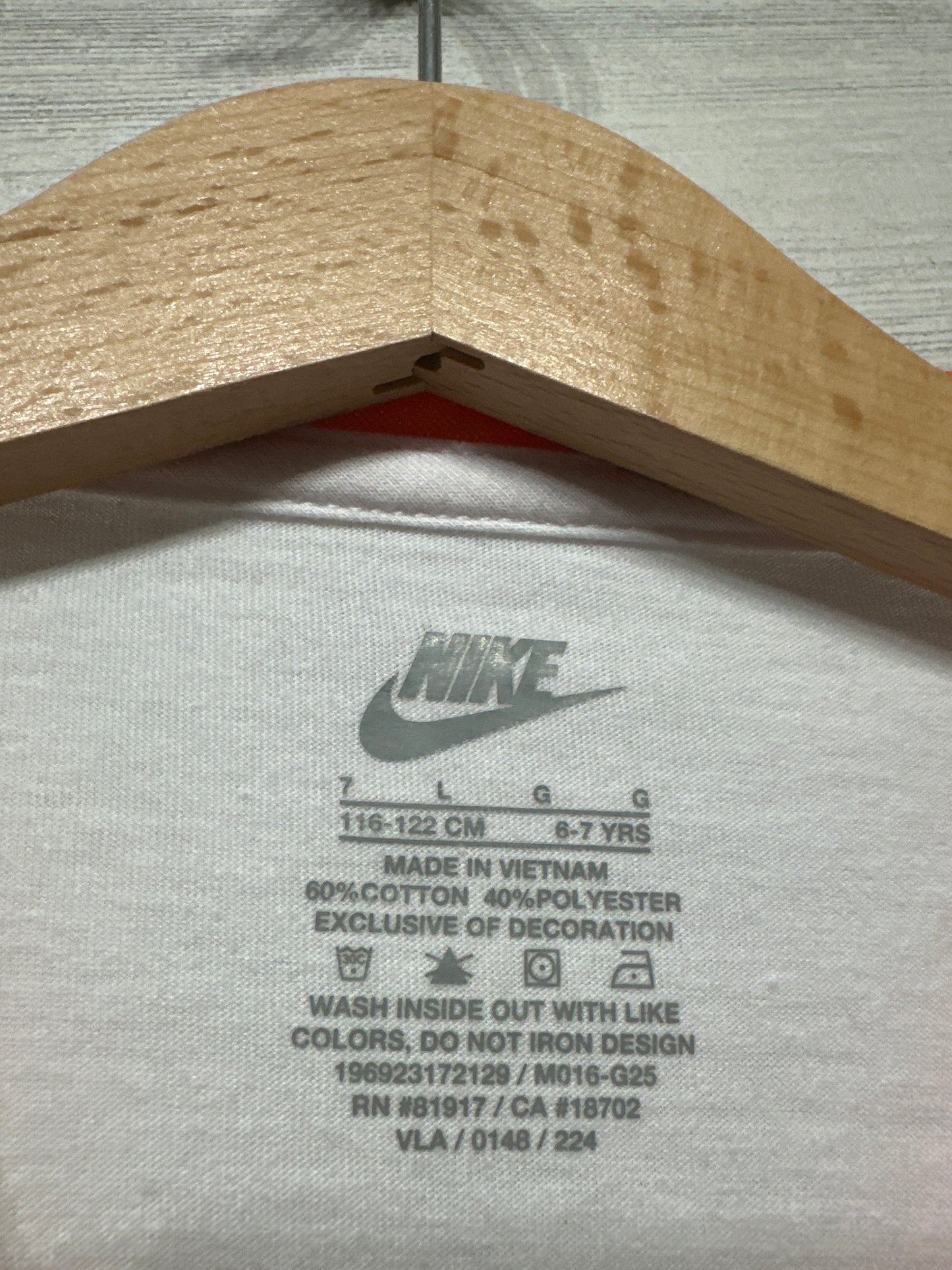 Size 7 (Fits 6-7 yrs) Nike Just Do It T-Shirt - Very Good Used Condition