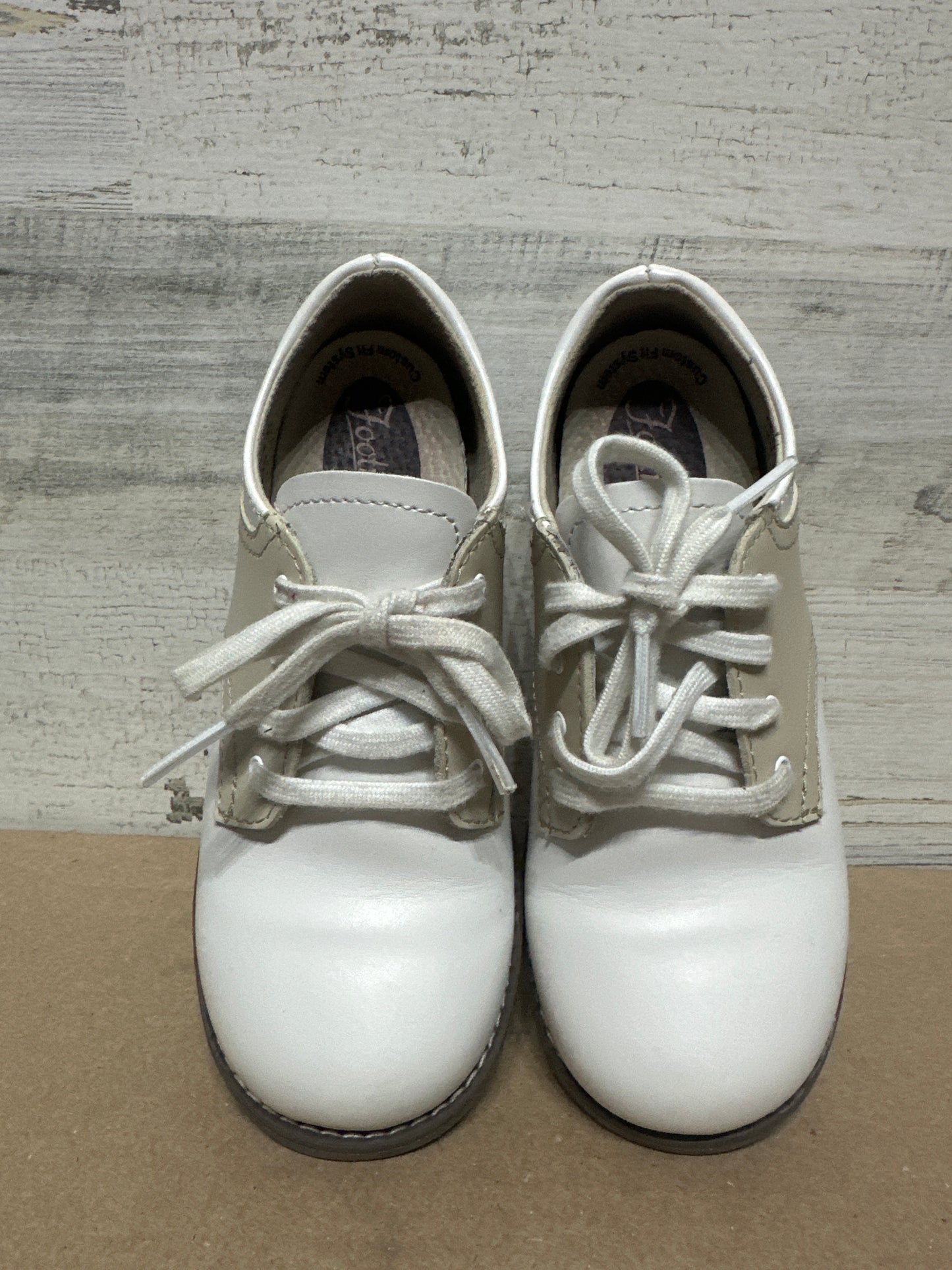 Size 12.5 Medium (Kids) Footmates White/Ecru Shoes - Very Good Used Condition