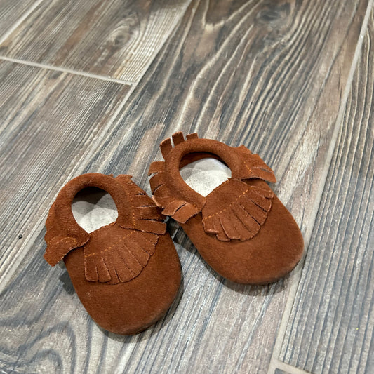 Size 6-12m / 3 (Infant) Brown Split Sole Mocs - Good Used Condition