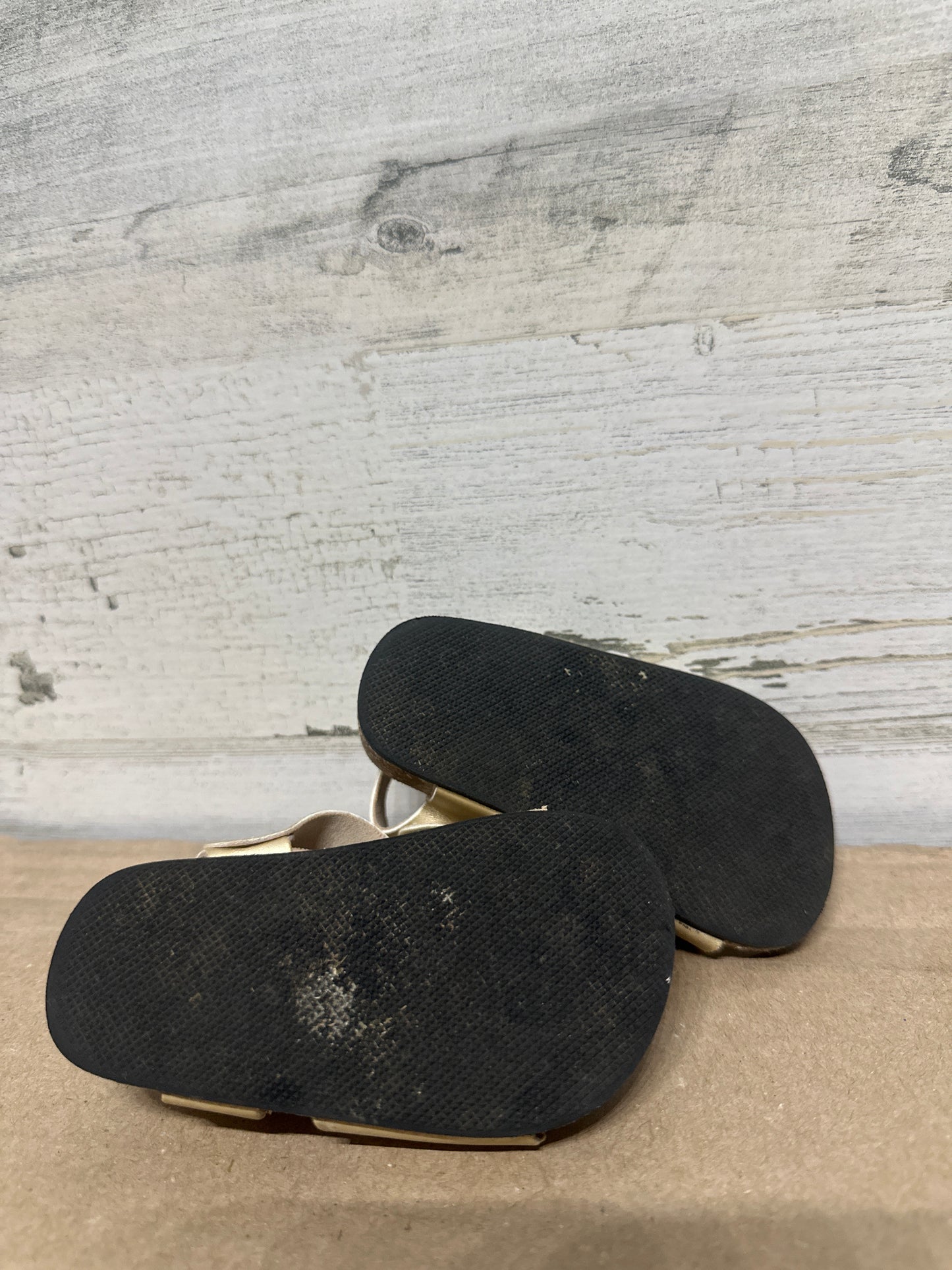 Size 6-12m Infant Old Navy Gold Sandals - Good Used Condition*