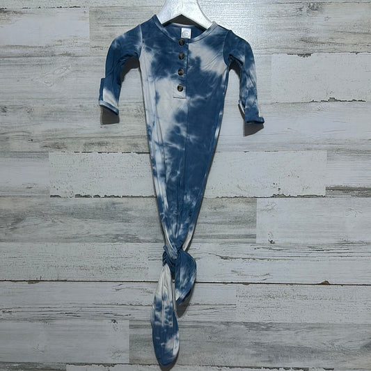 Newborn Lou Lou Blue bamboo tie-dye knotted gown - very good used condition