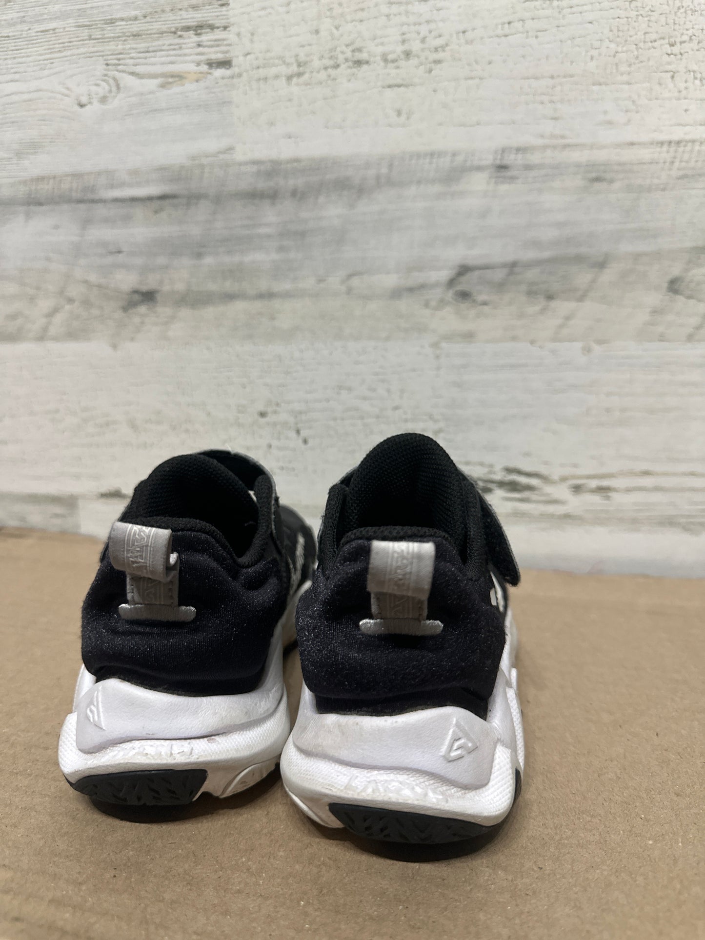 Size 13.5 (Youth) Nike Giannis Immortality Velcro Shoes - Good Used Condition*