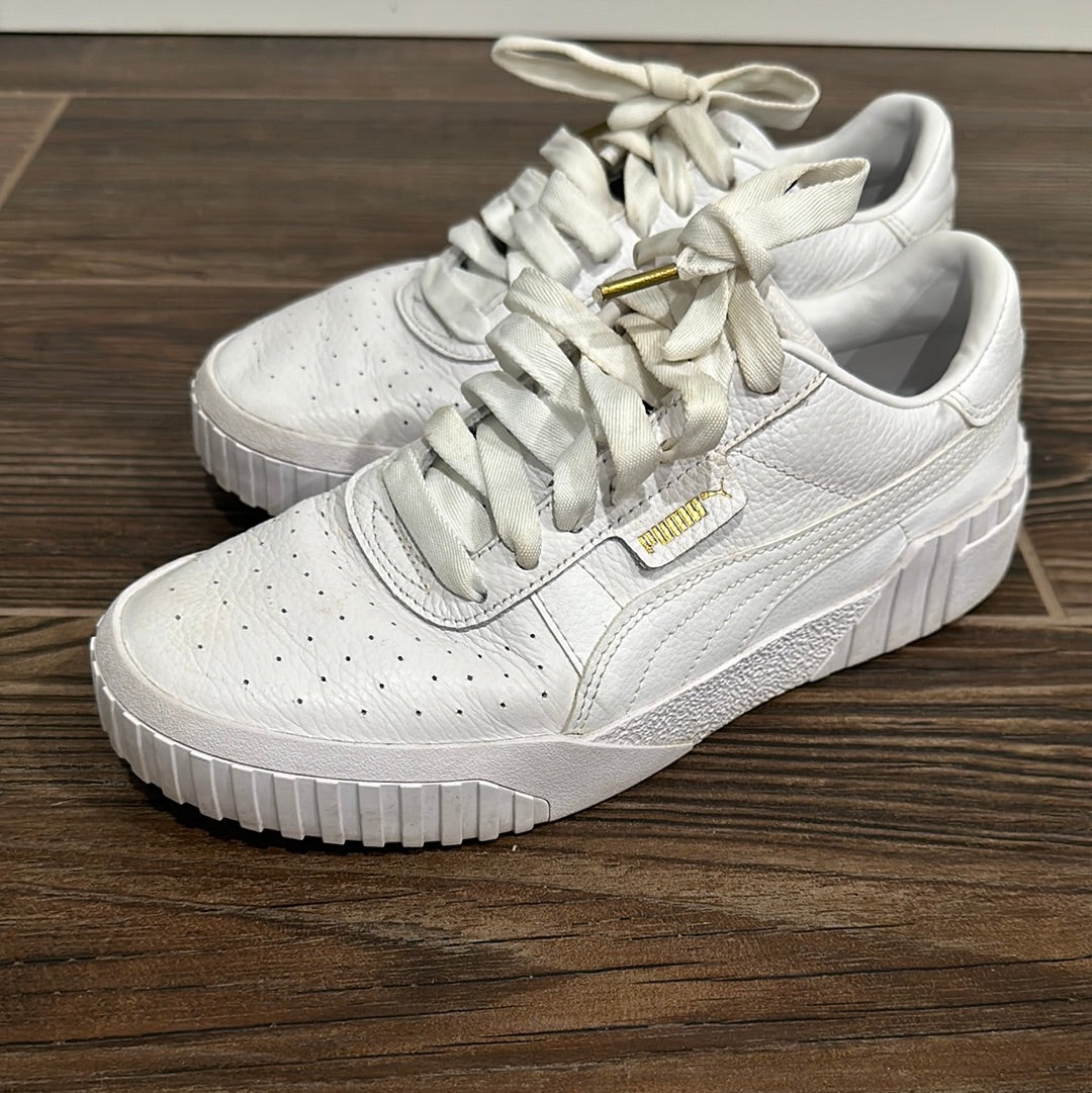 Women’s Size 9 Puma white leather shoes - good used condition
