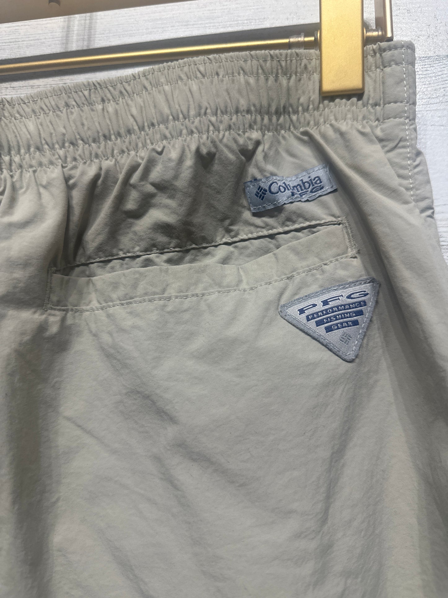 Boys Preowned Size 14-16 (Large) Columbia Omni-Shade Performance Fishing Gear Khaki Shorts - Very Good Used Condition