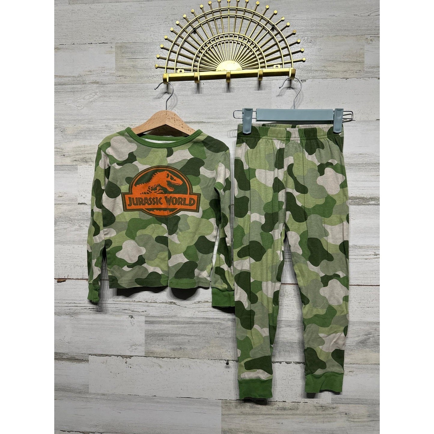 Jurassic World Pajama Sets Boys Size 8 Green Camo T-Rex Dino Boycore EUC2