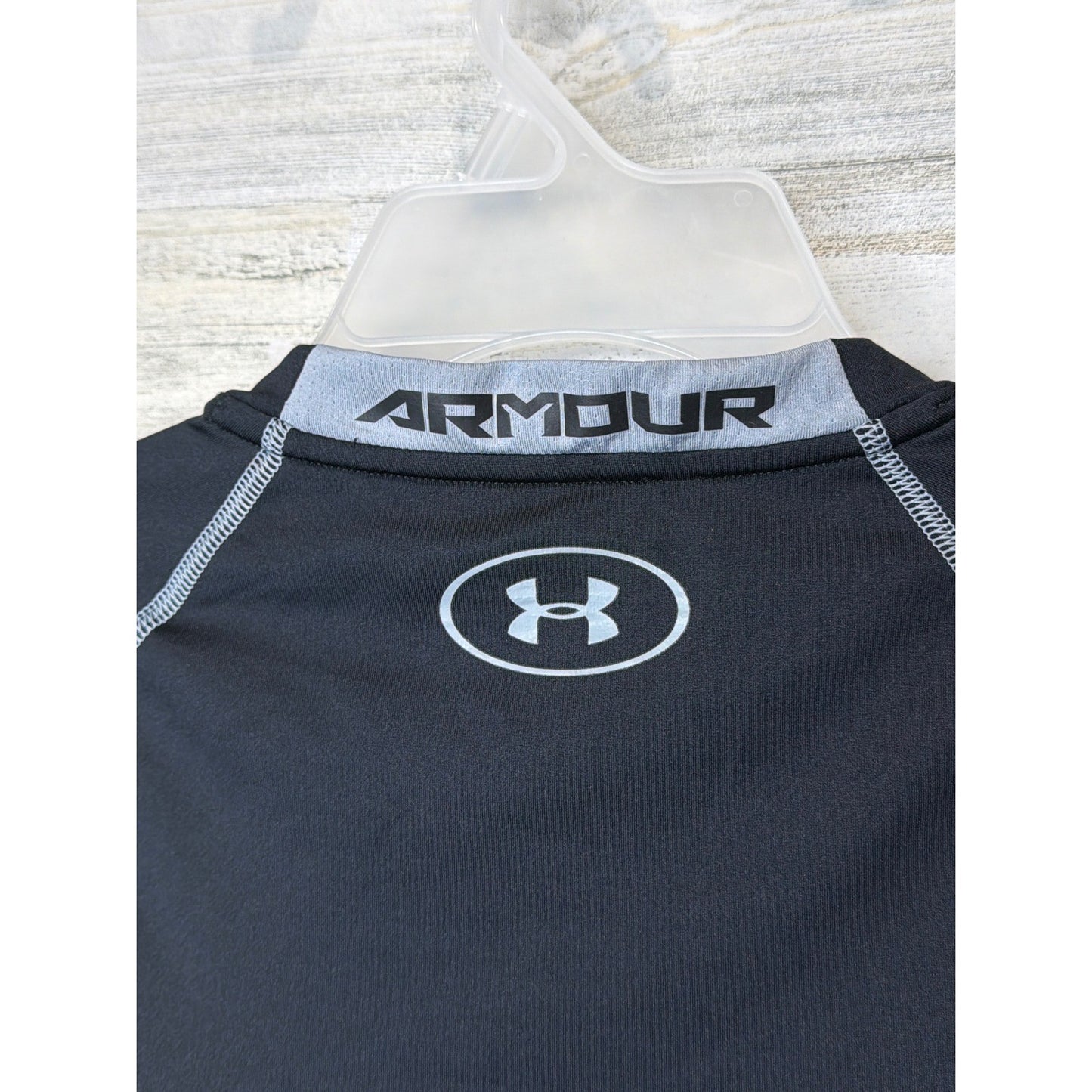 Under Armour Compression Shirt Mens Small Black HeatGear Athletic EUC4