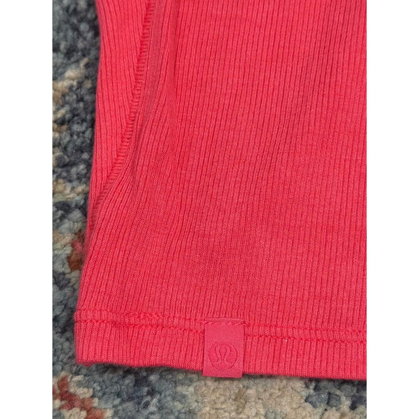 Lululemon Ribbed Crop Top Women Size 4 Pink Short Sleeve Athleisure GUC4
