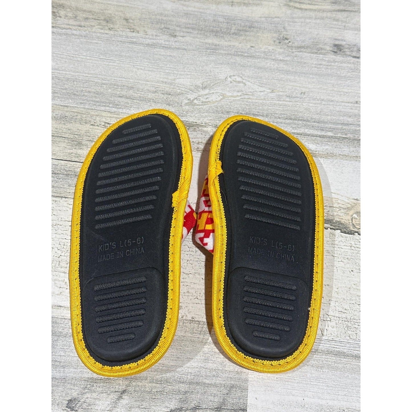 NFL Kansas City Chiefs Slippers Kids Size 5/6 Red Yellow Logo Print EUC1