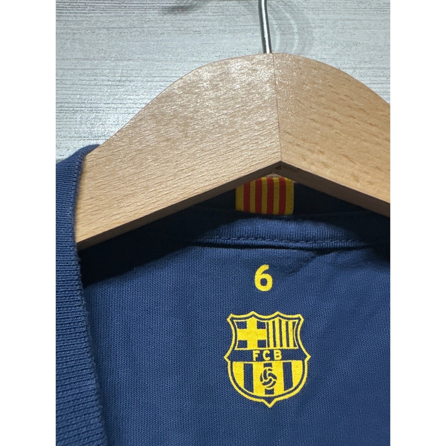 FC Barcelona T-Shirt Boys 6 Navy Blue Graphic Soccer Crest EUC1