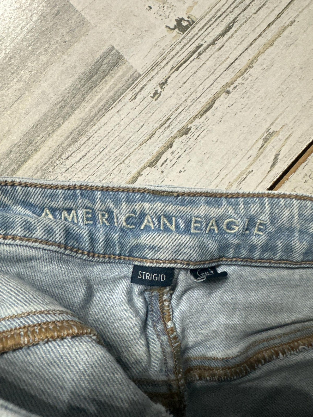 American Eagle Mom Jean Women 8 Short Light Wash Strigid High Rise EUC4
