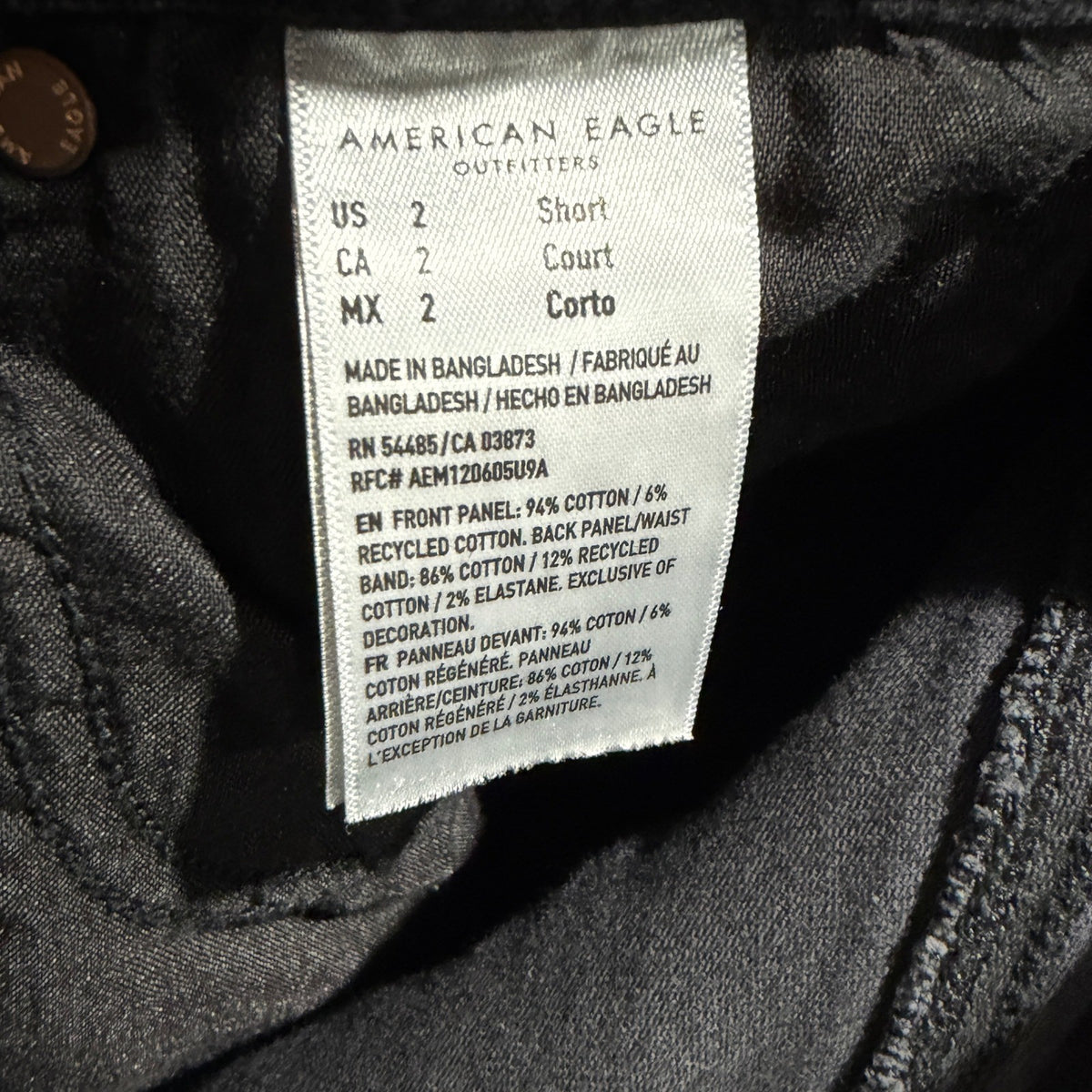 American Eagle Strigid Mom Jean Women 2 Short Black Cotton Distressed EUC6