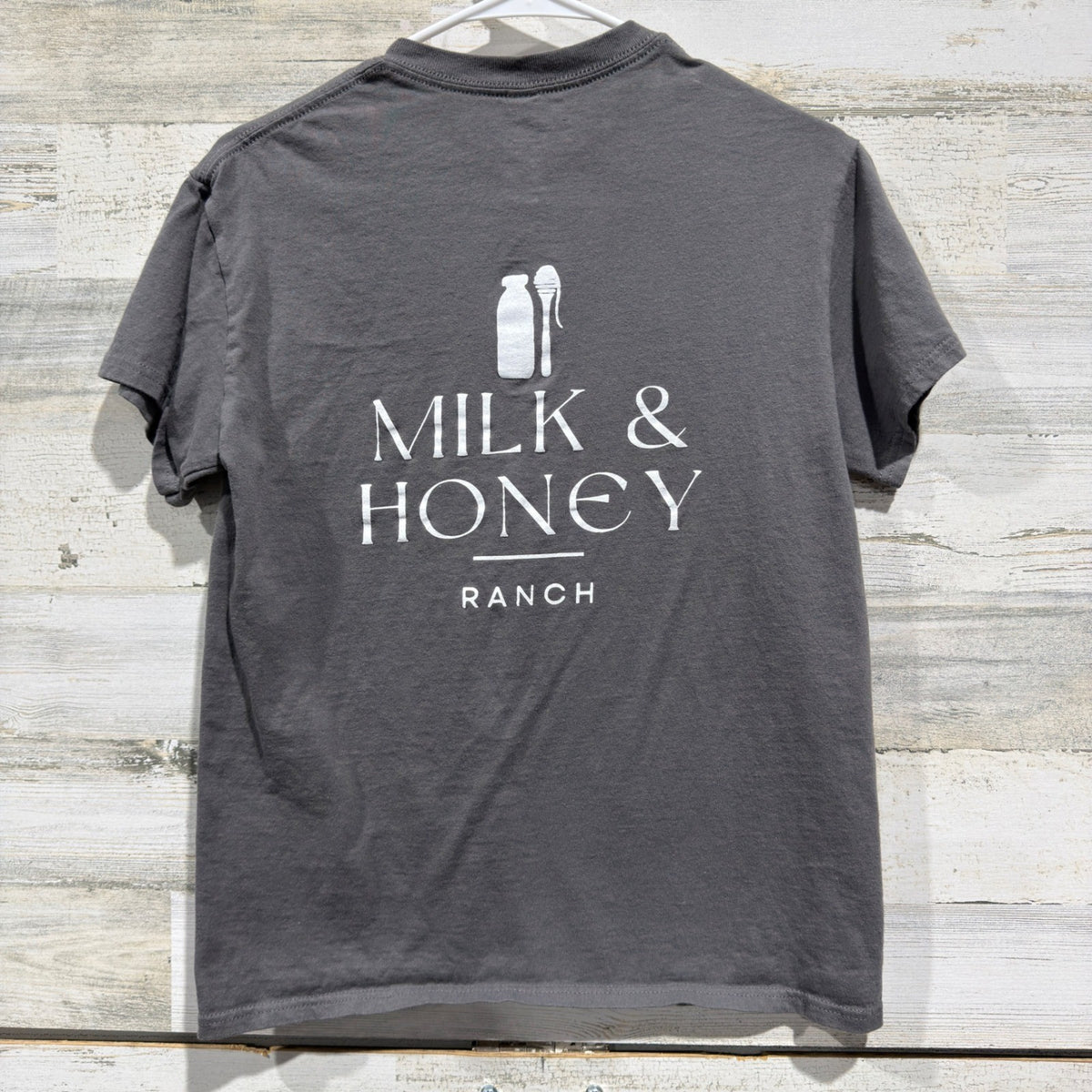 Gildan Milk & Honey Ranch Highland Calf T-Shirt Women S Gray Cotton Modern EUC6