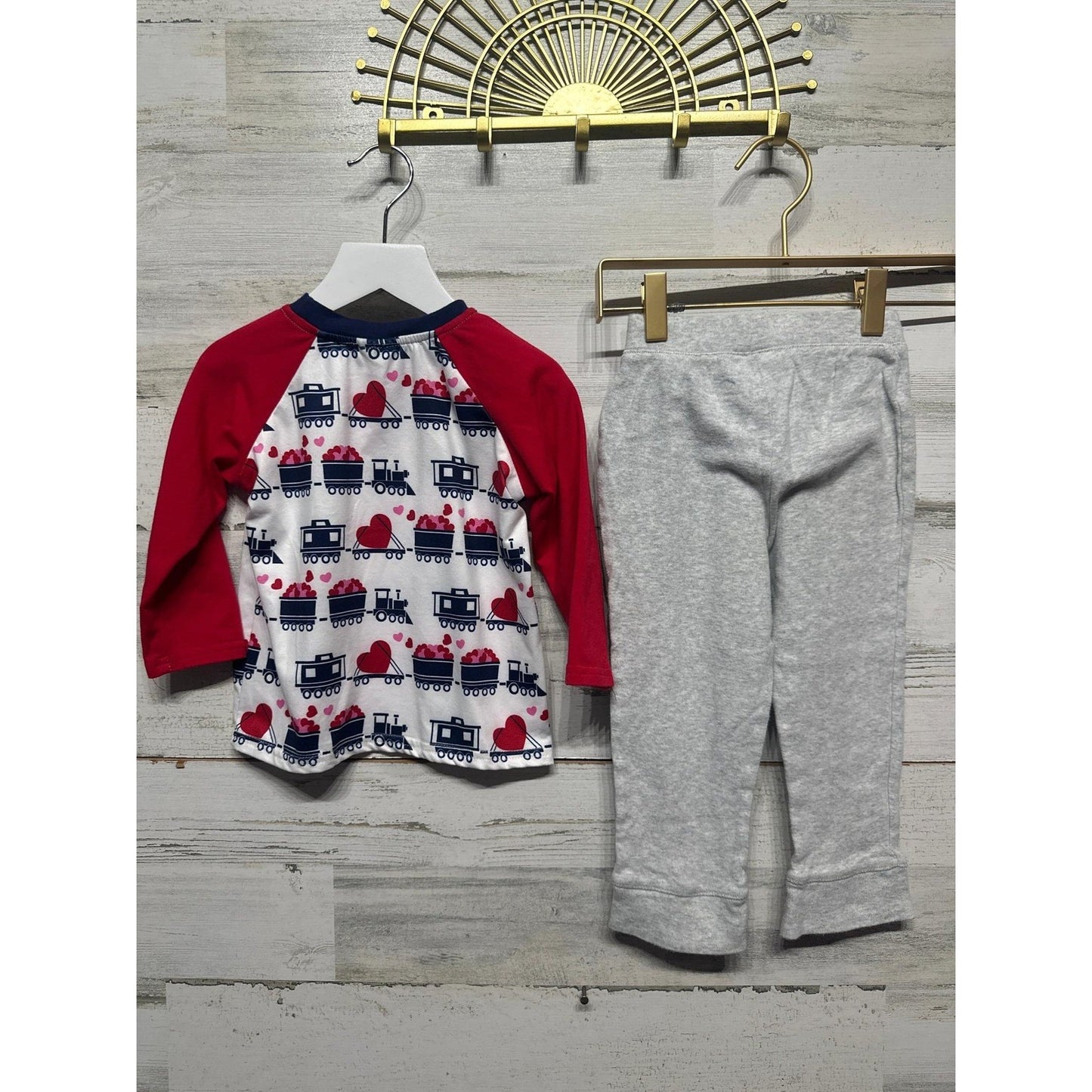 Boys 24M Red White Gray Train Heart Print Outfit2