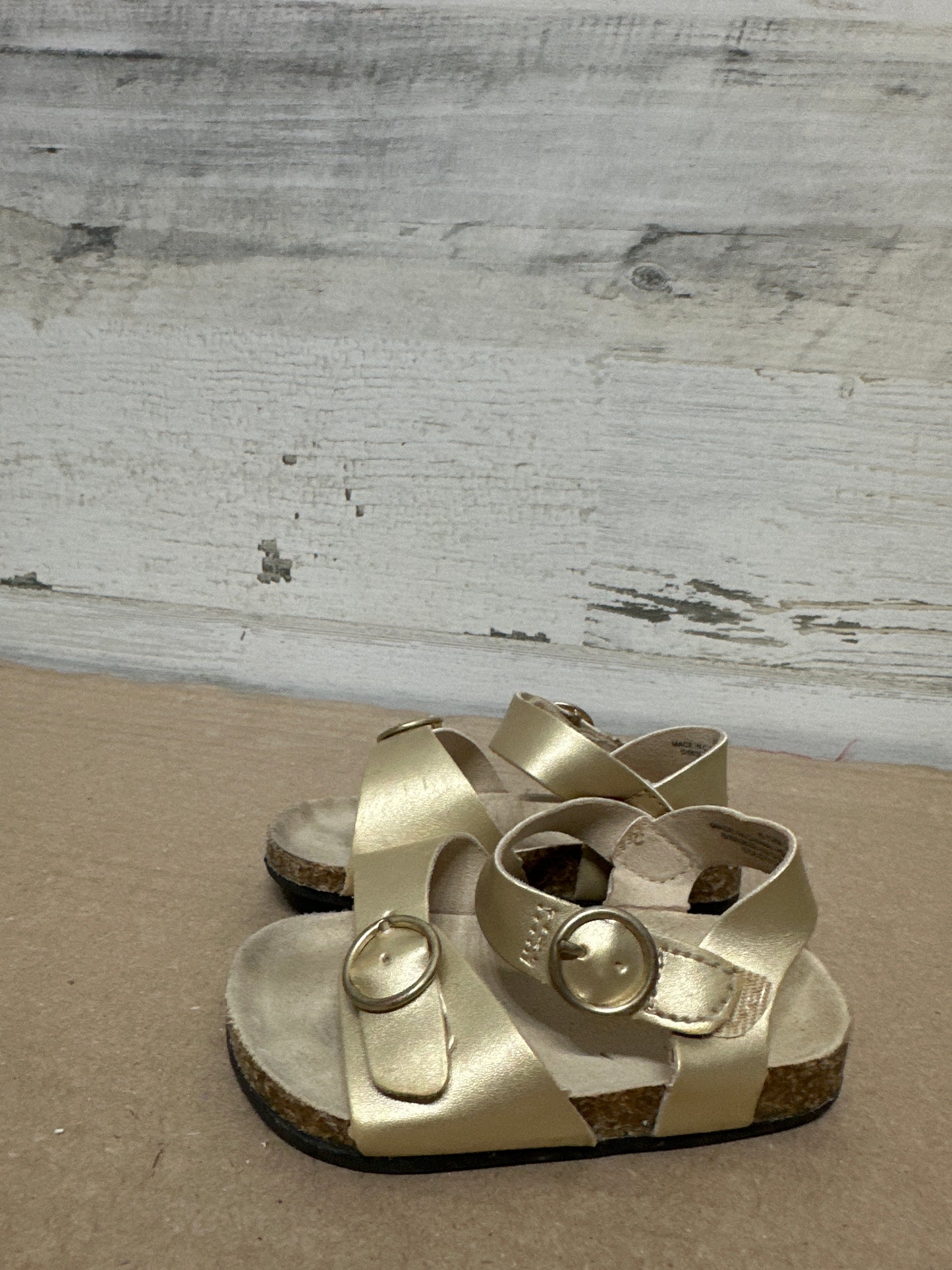 Size 6-12m Infant Old Navy Gold Sandals - Good Used Condition*
