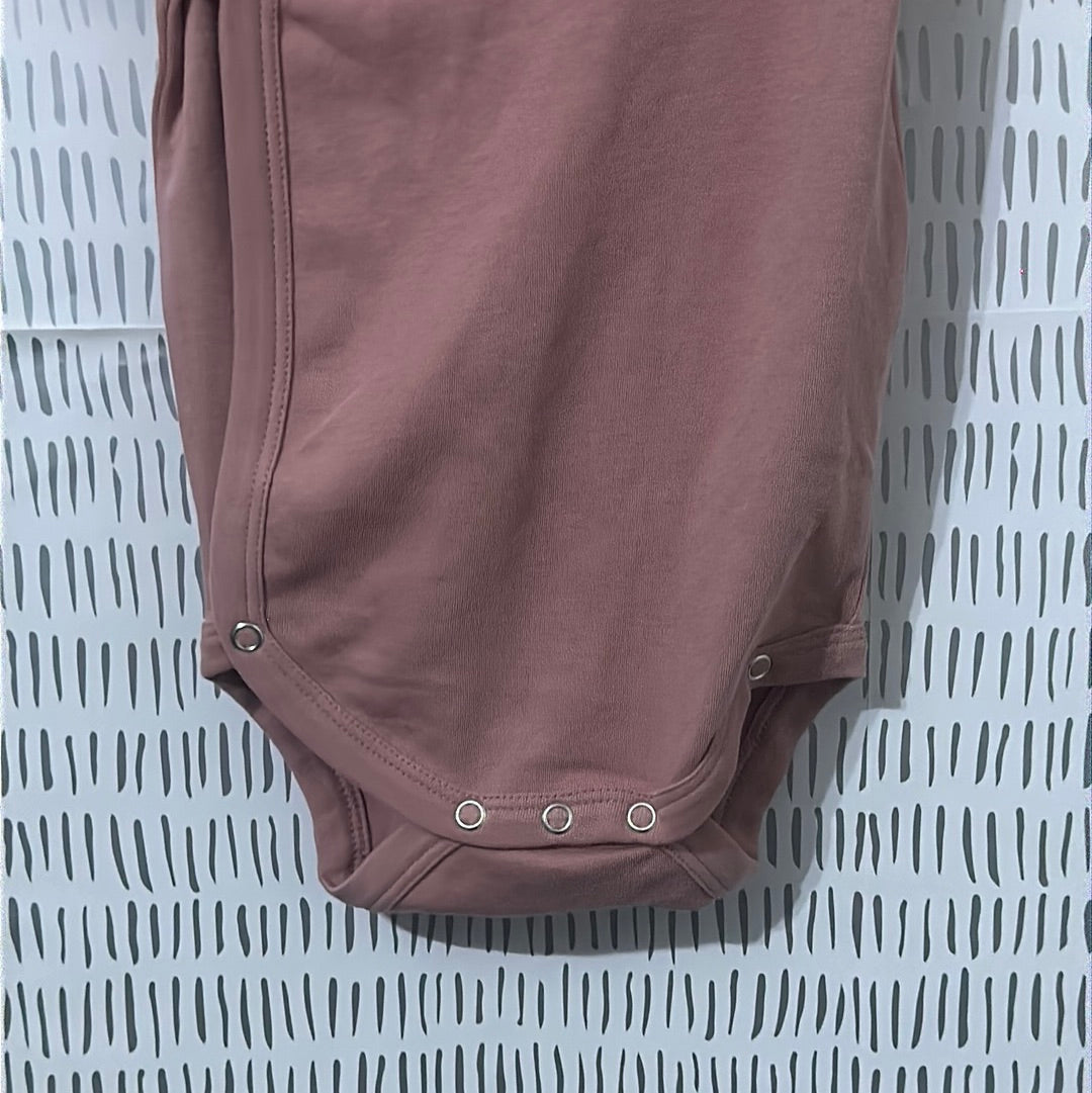 Girls Size 12-18m Kate Quinn Organic Cotton Solid Onesie - New With Tags