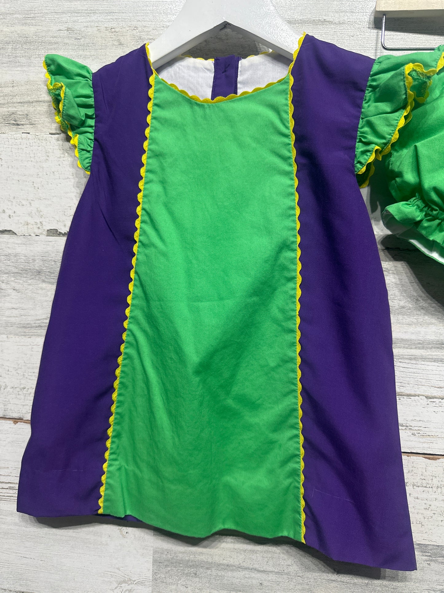 Girls Size 4t Purple Pearl Smocks Mardi Gras Set - Very Good Used Condition