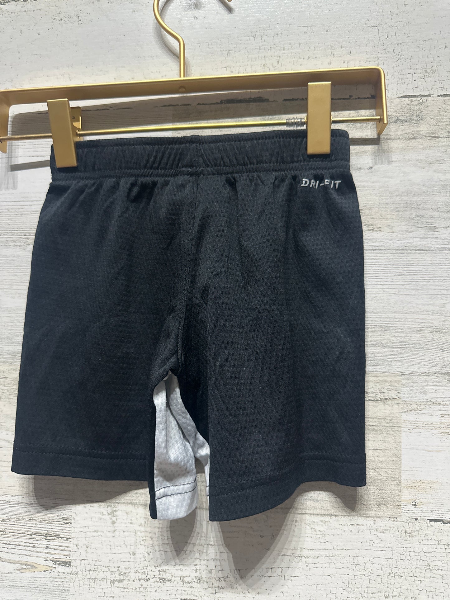 Boys Size 4 / XS (Fits 3-4 years) Nike Black and White Athletic Shorts - Very Good Used Condition