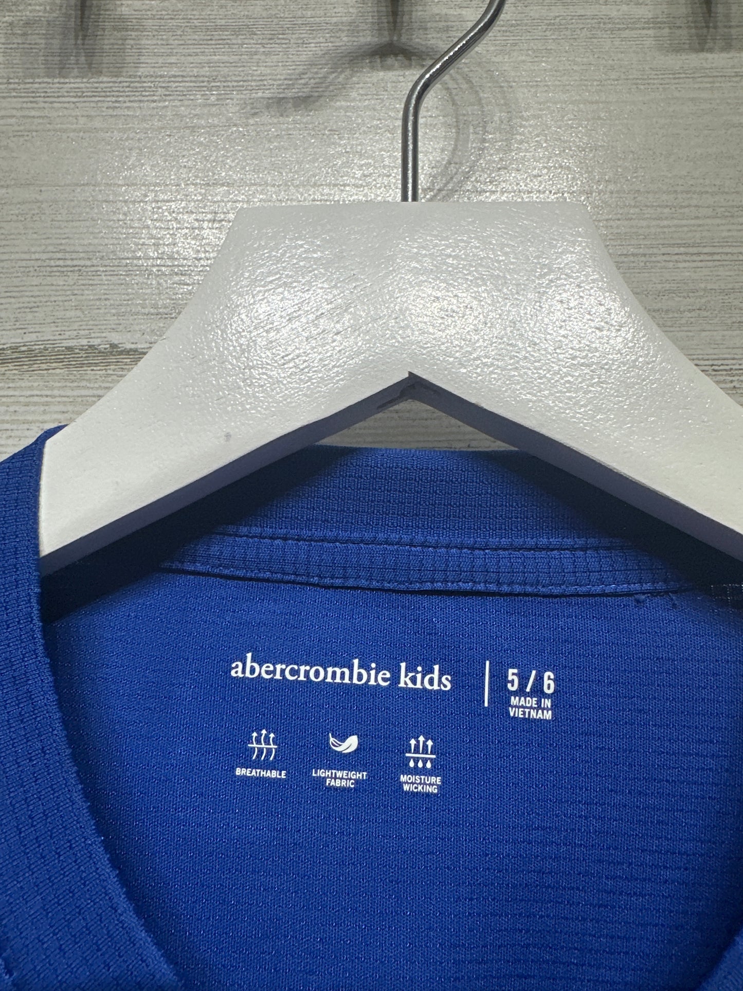 Boys Size 5/6 Abercrombie Kids Performance Gear Shirt - Very Good Used Condition