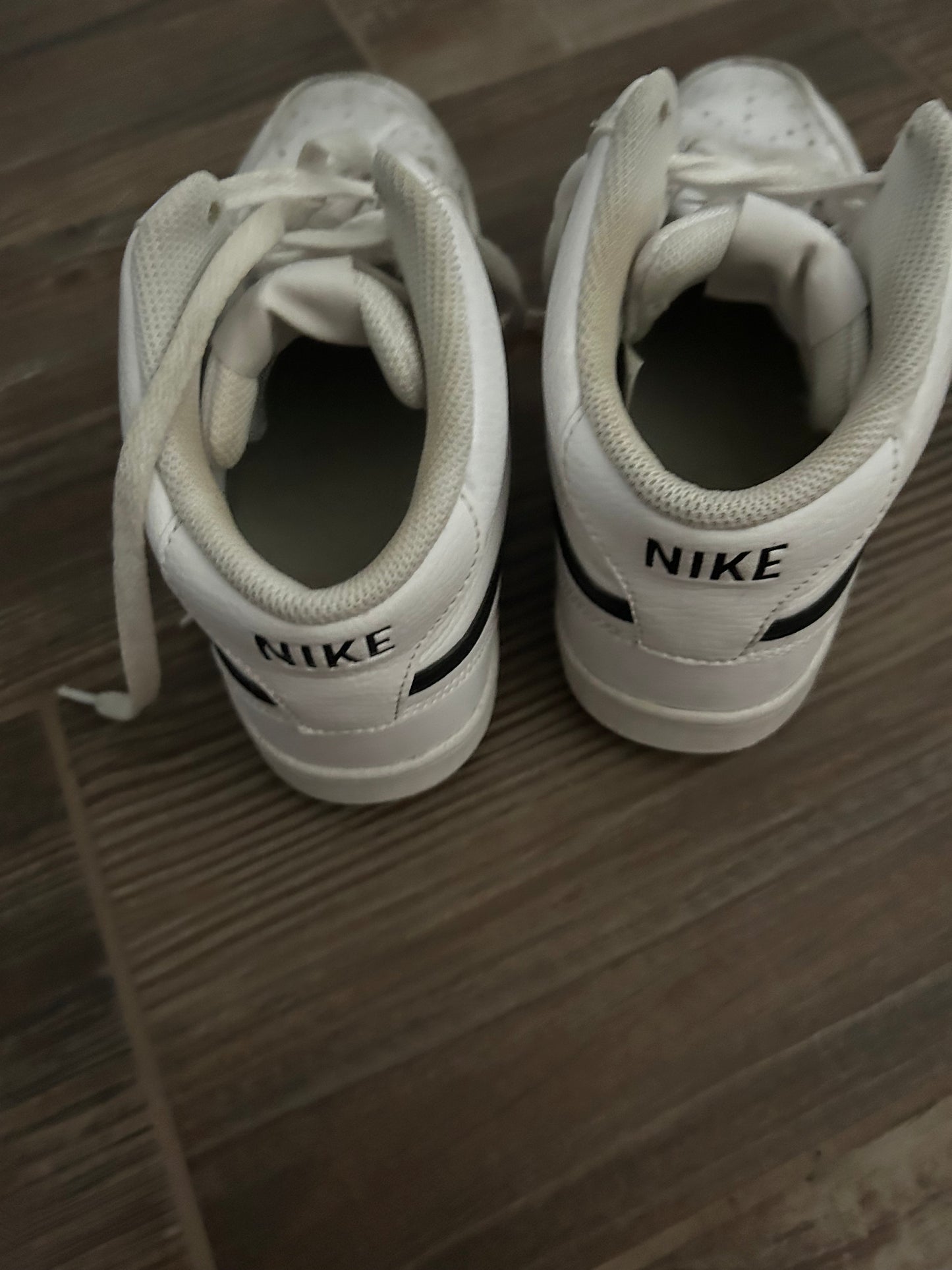 Women's Size 9.5 / Men's Size 7.5 Nike White and Black Nikes - Good Used Condition*