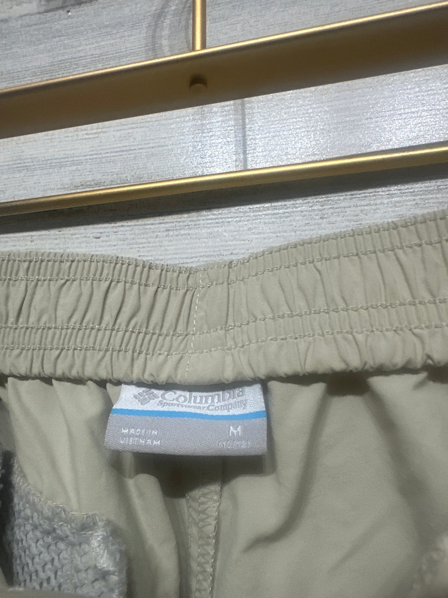Boys Preowned Size 10-12 (Medium) Columbia Omni-Shade Performance Fishing Gear Khaki Shorts - Very Good Used Condition