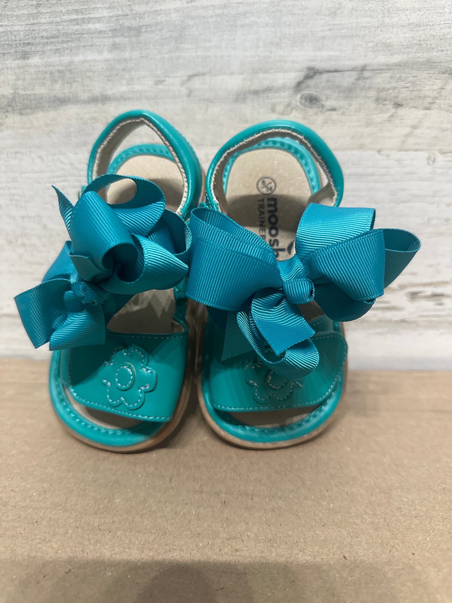 Size 8/24 Toddler Mooshu Trainers Squeaker Sandals with Detachable Bows - Very Good Used Condition
