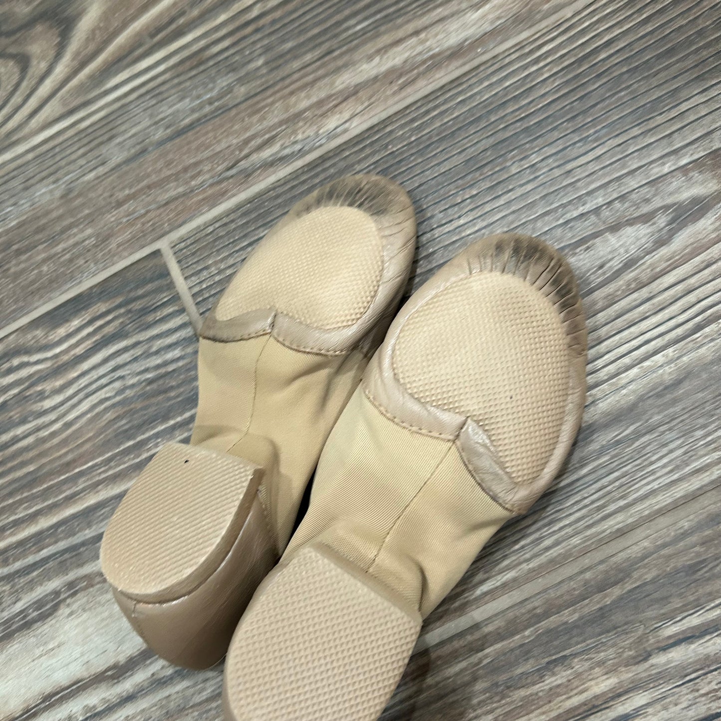 Girls Size 11/12 (Toddler) Bloch Tan Jazz Shoes - Good Used Condition