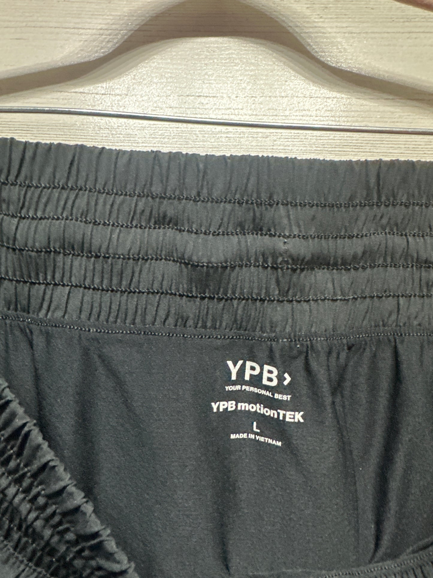 Women's Size Large Abercrombie YPB motionTEK Lined Workout Shorts - Very Good Used Condition