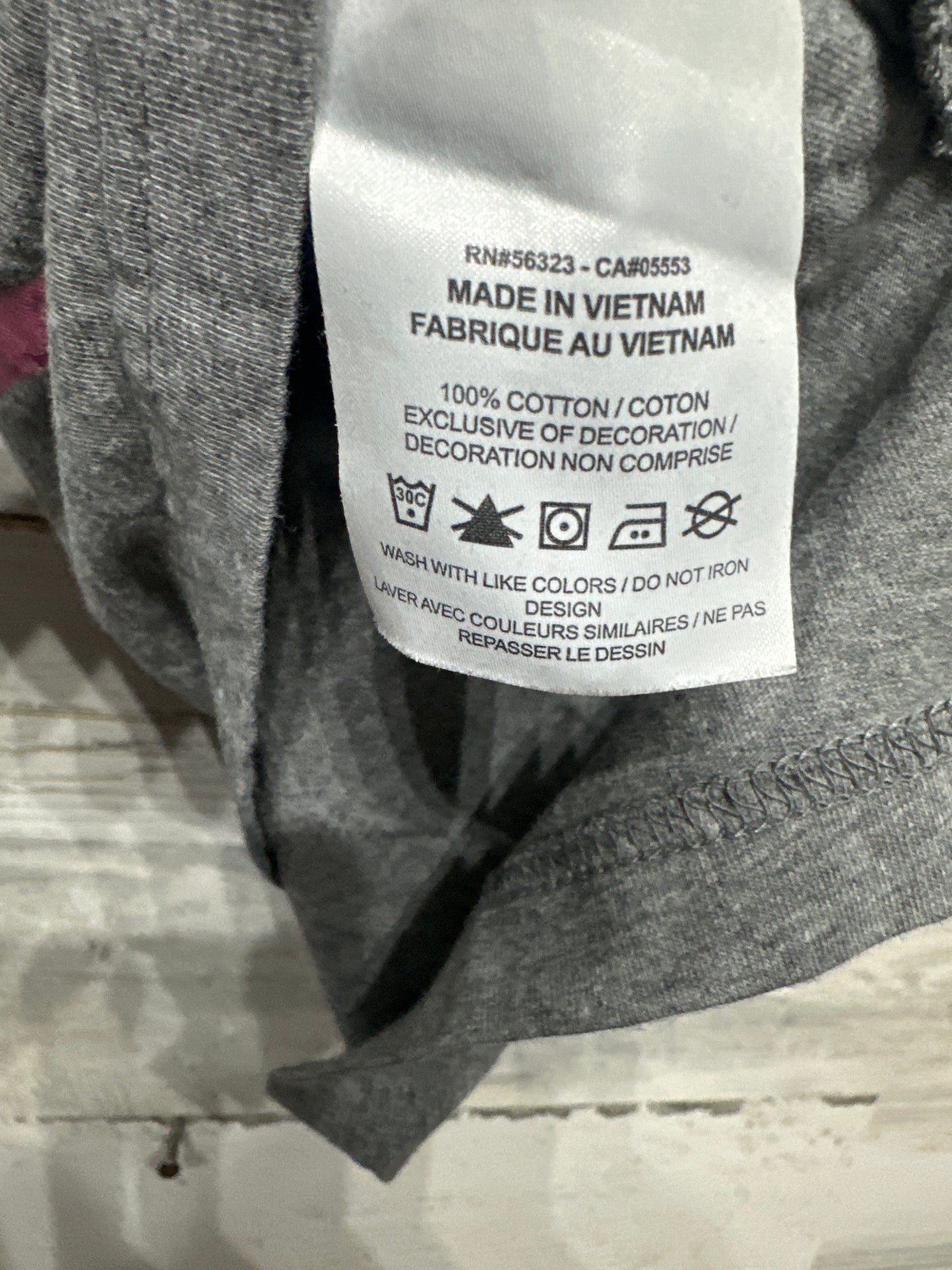 Size Small ( 8-9 ) Grey Nike T-Shirt - Very Good Used Condition