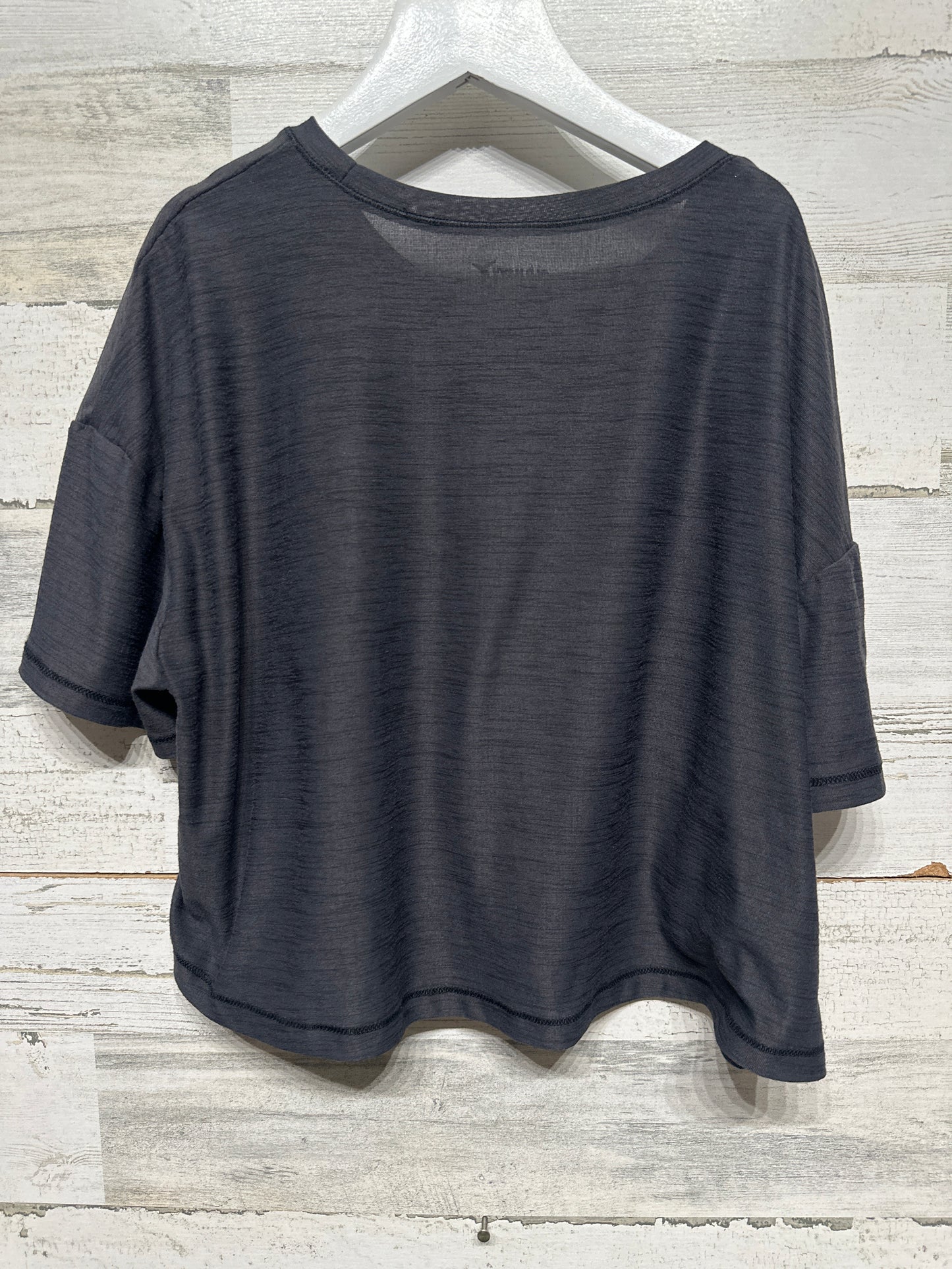 Girls Size 14-16 XL Old Navy Active Breathe Cropped Shirt - Very Good Used Condition