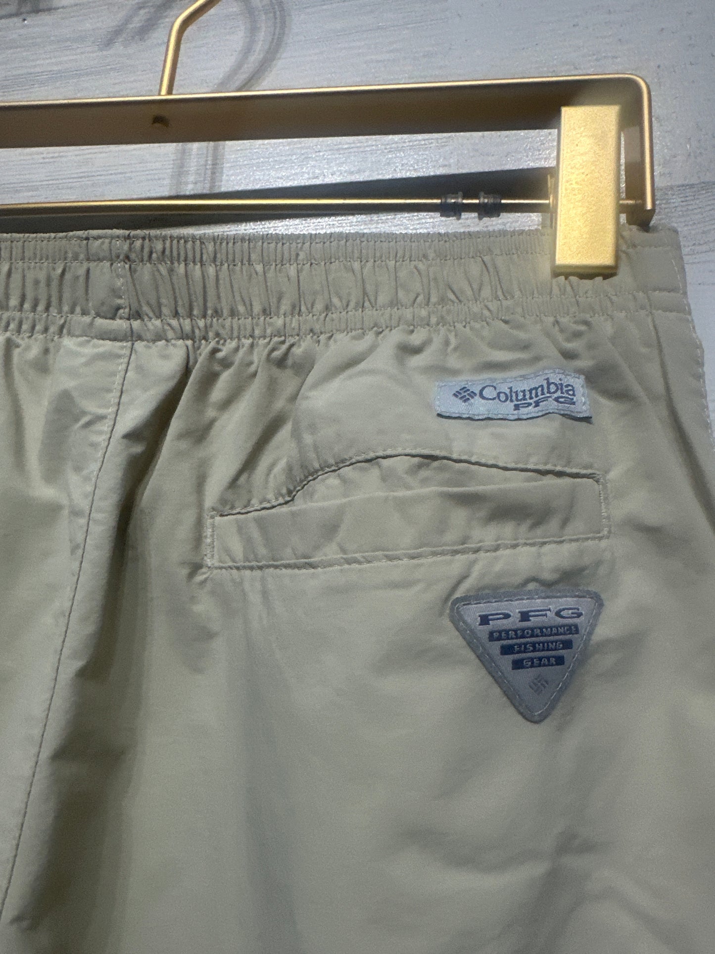 Boys Preowned Size 10-12 (Medium) Columbia Omni-Shade Performance Fishing Gear Khaki Shorts - Very Good Used Condition