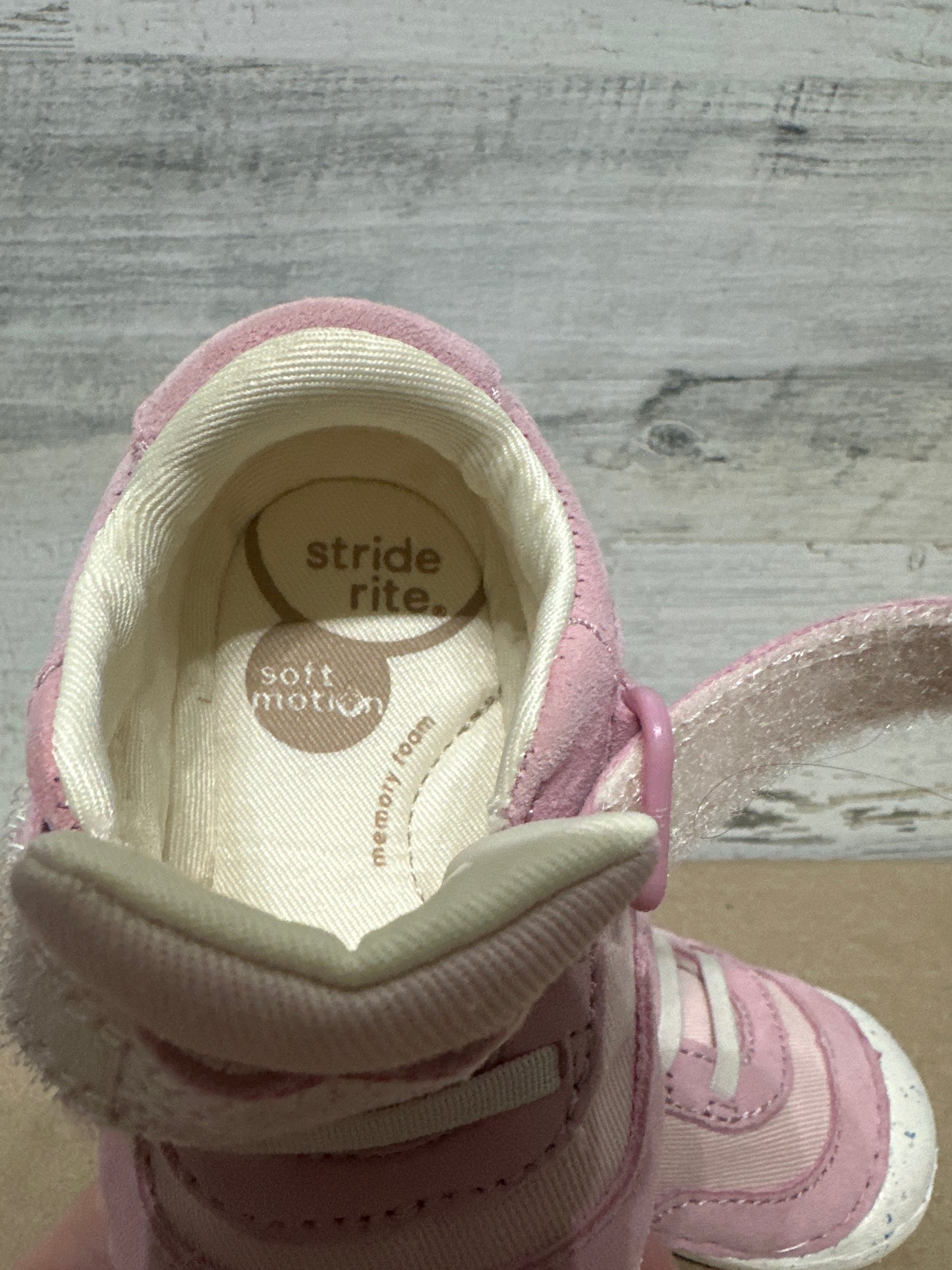Girls Size 3.5 Medium Infant/Toddler Stride Rite Soft Motion Sprout Sneaker - Very Good Used Condition