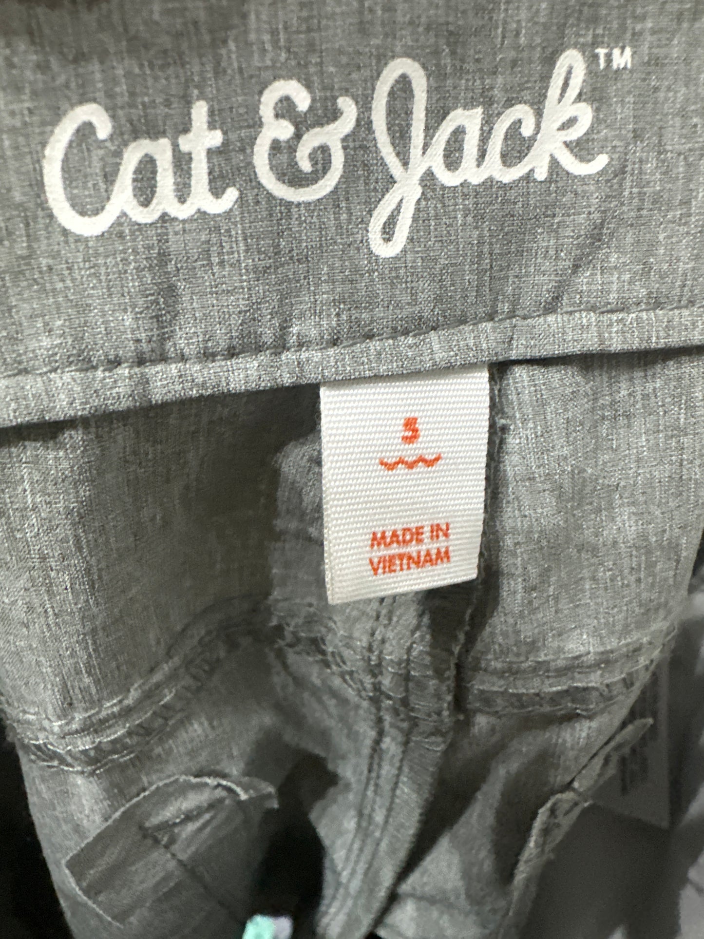 Boys Size 5 Cat and Jack Light Grey Adjustable Waist Quick Dry Shorts - Very Good Used Condition