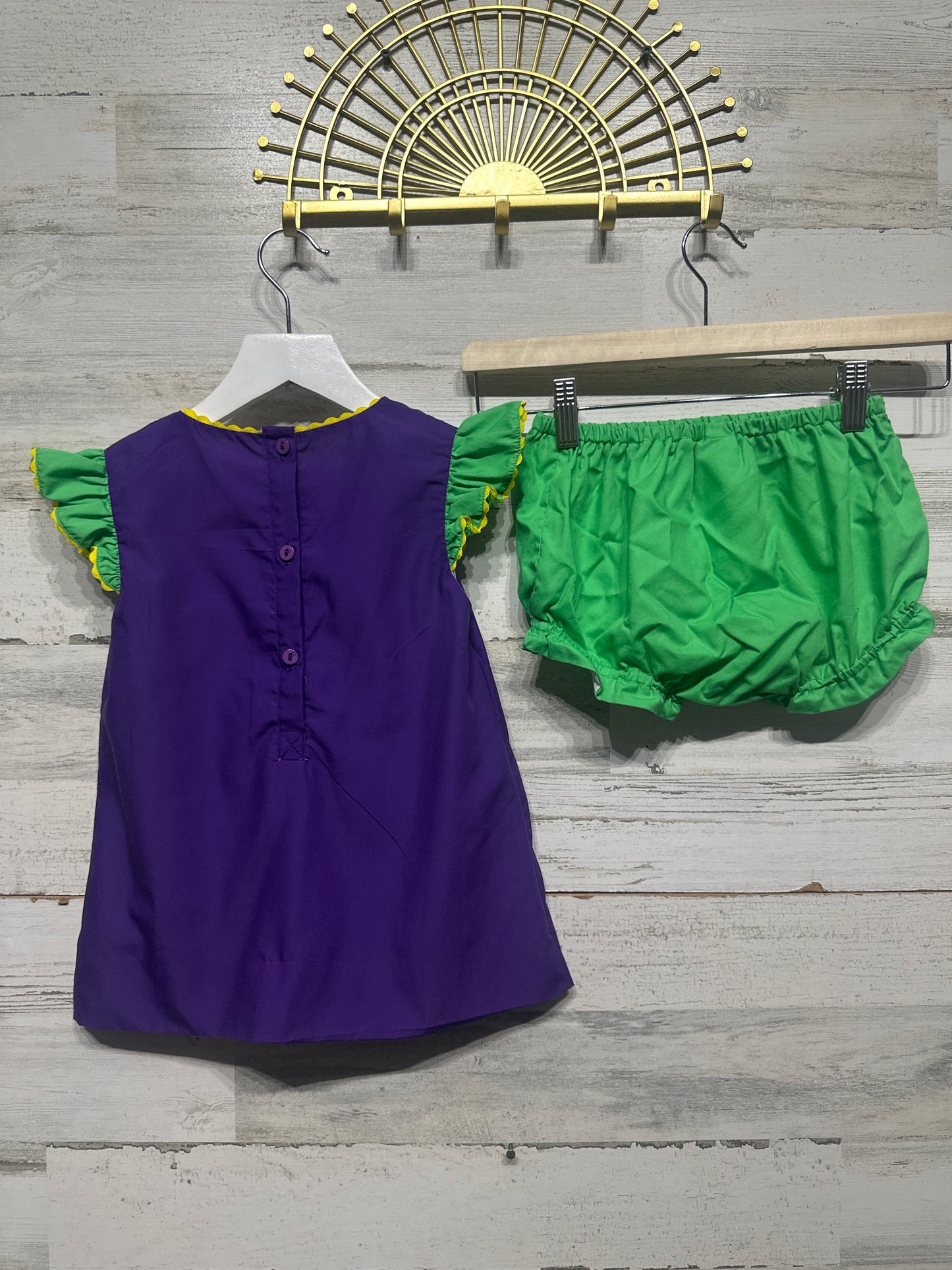 Girls Size 4t Purple Pearl Smocks Mardi Gras Set - Very Good Used Condition