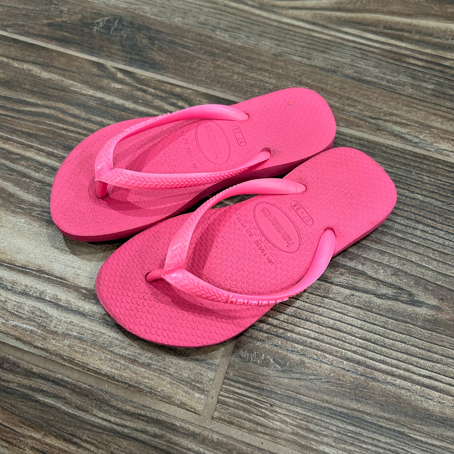 Girls Size 27/28 - (Fit Like 11-12 Toddler) Havaianas Pink Flip Flops - Good Used Condition