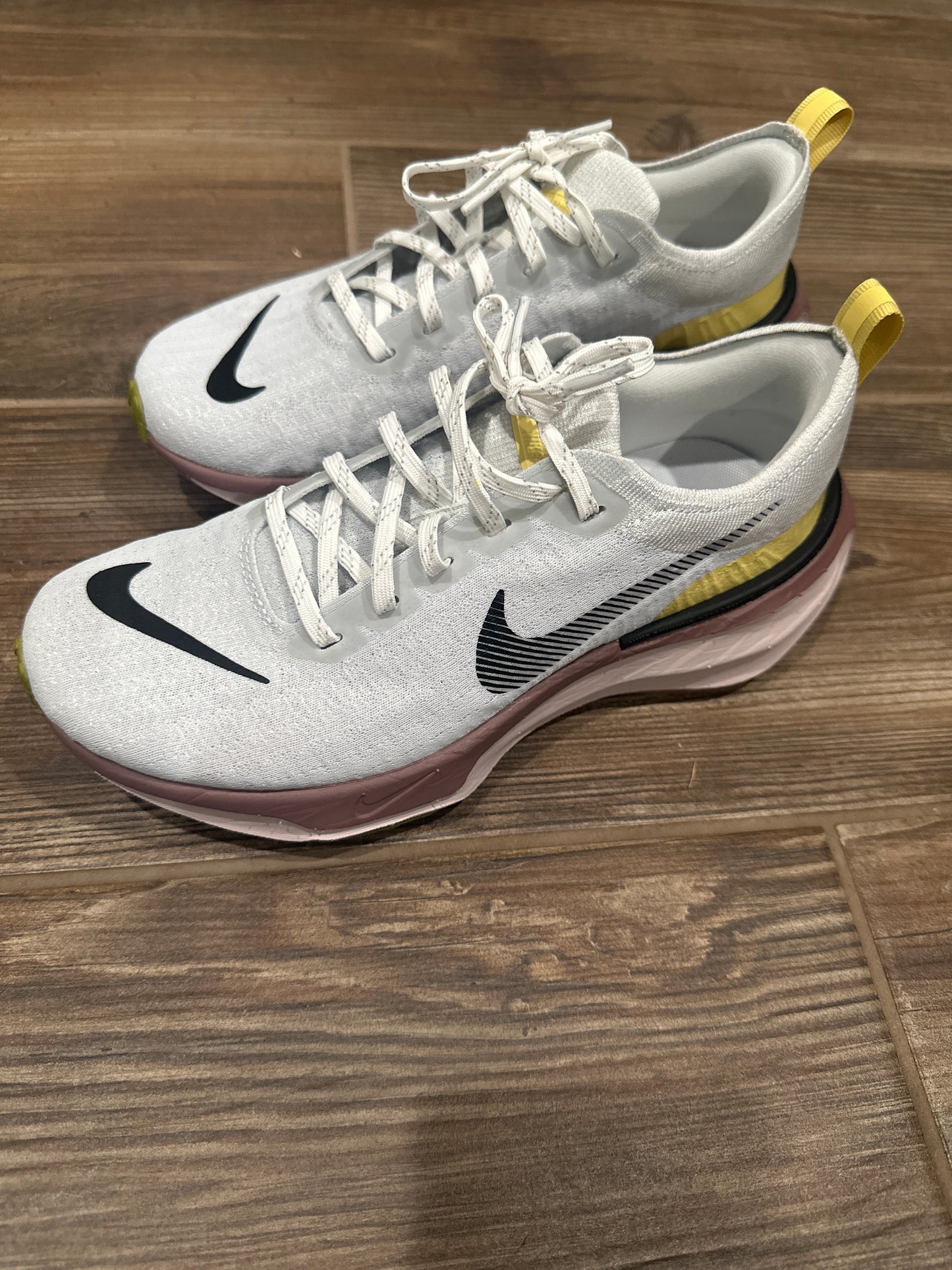 Women’s Size 9 Nike Zoom X Invincible Run 3 Photon Grey Shoes - New Without Tags