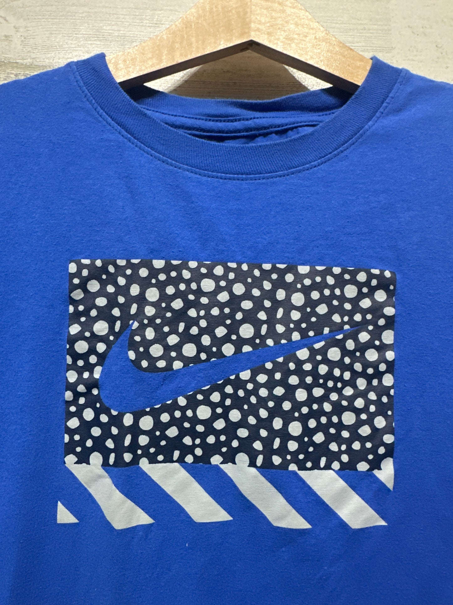 Size Medium (10-12) Nike Blue T-Shirt - Play Condition*