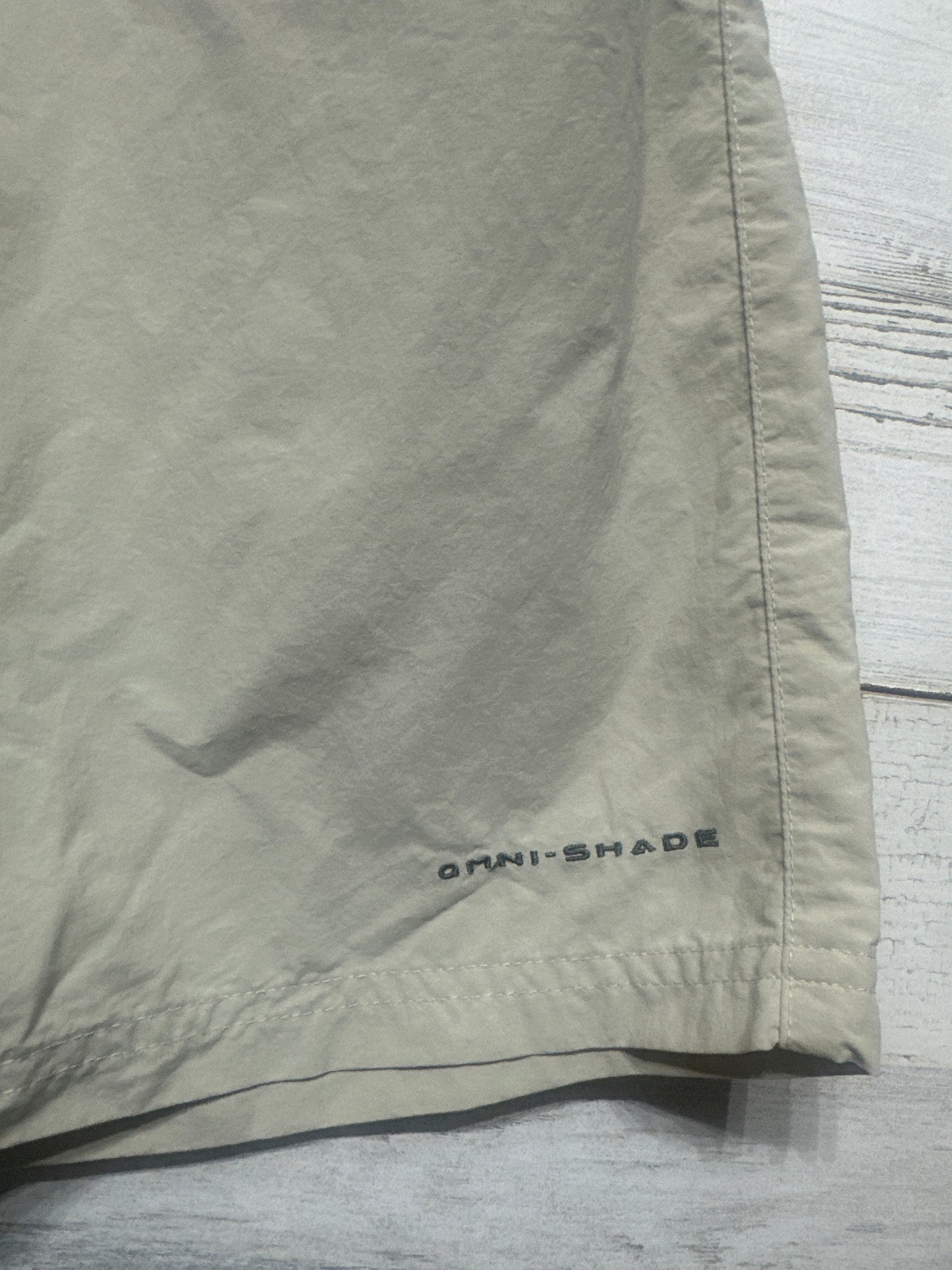 Boys Preowned Size 14-16 (Large) Columbia Omni-Shade Performance Fishing Gear Khaki Shorts - Very Good Used Condition
