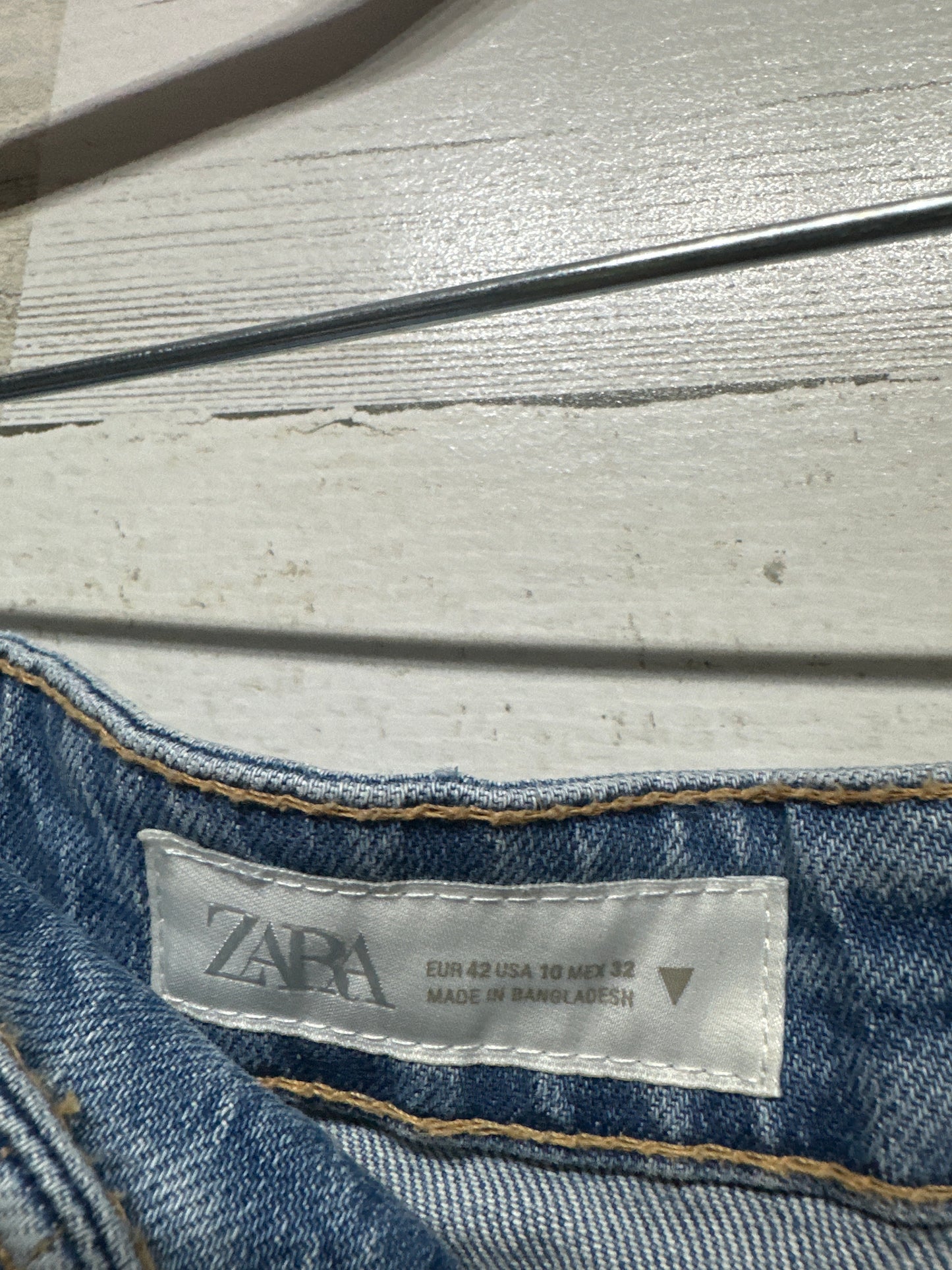 Women's Size 10 Zara High Rise Denim Shorts - Very Good Used Condition