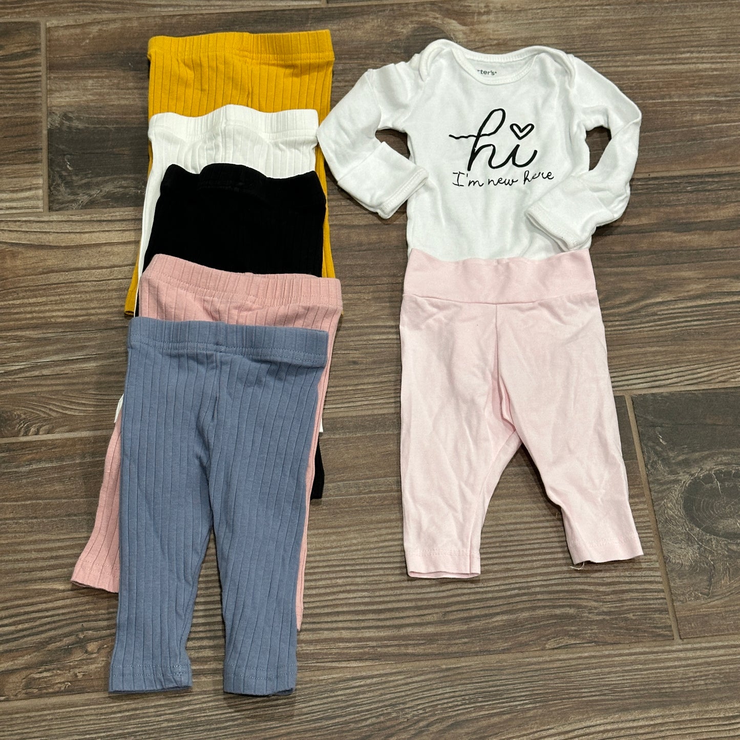 Girls Size Newborn Lot (7 Pieces) - Good Used Condition*