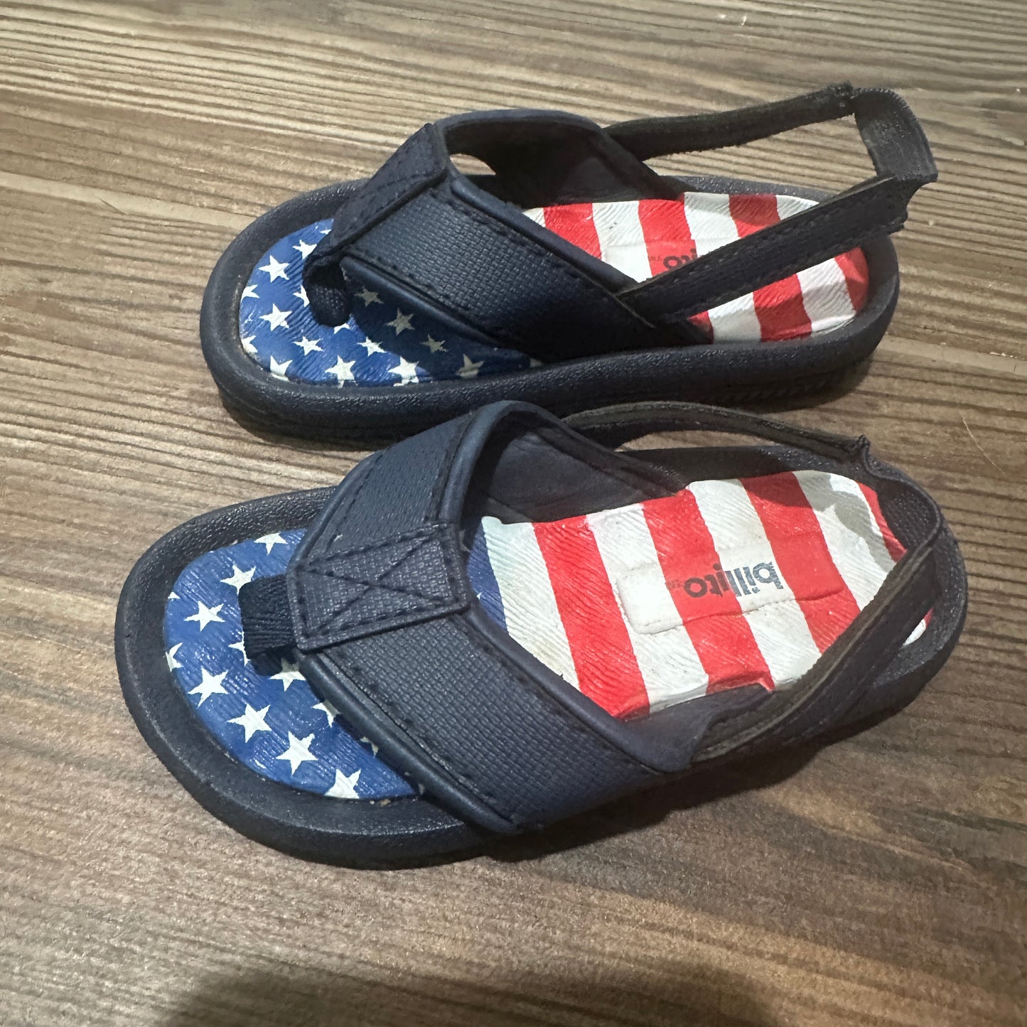 Boys Size 4-5 (Toddler) Billito Red White and Blue Flip Flops - Good Used Condition