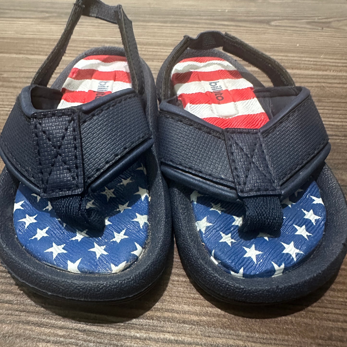 Boys Size 4-5 (Toddler) Billito Red White and Blue Flip Flops - Good Used Condition