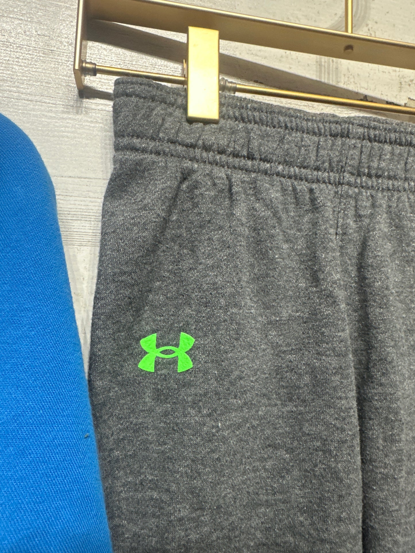 Size 4t Under Armour Sweatshirt and Pants Set - Very Good Used Condition