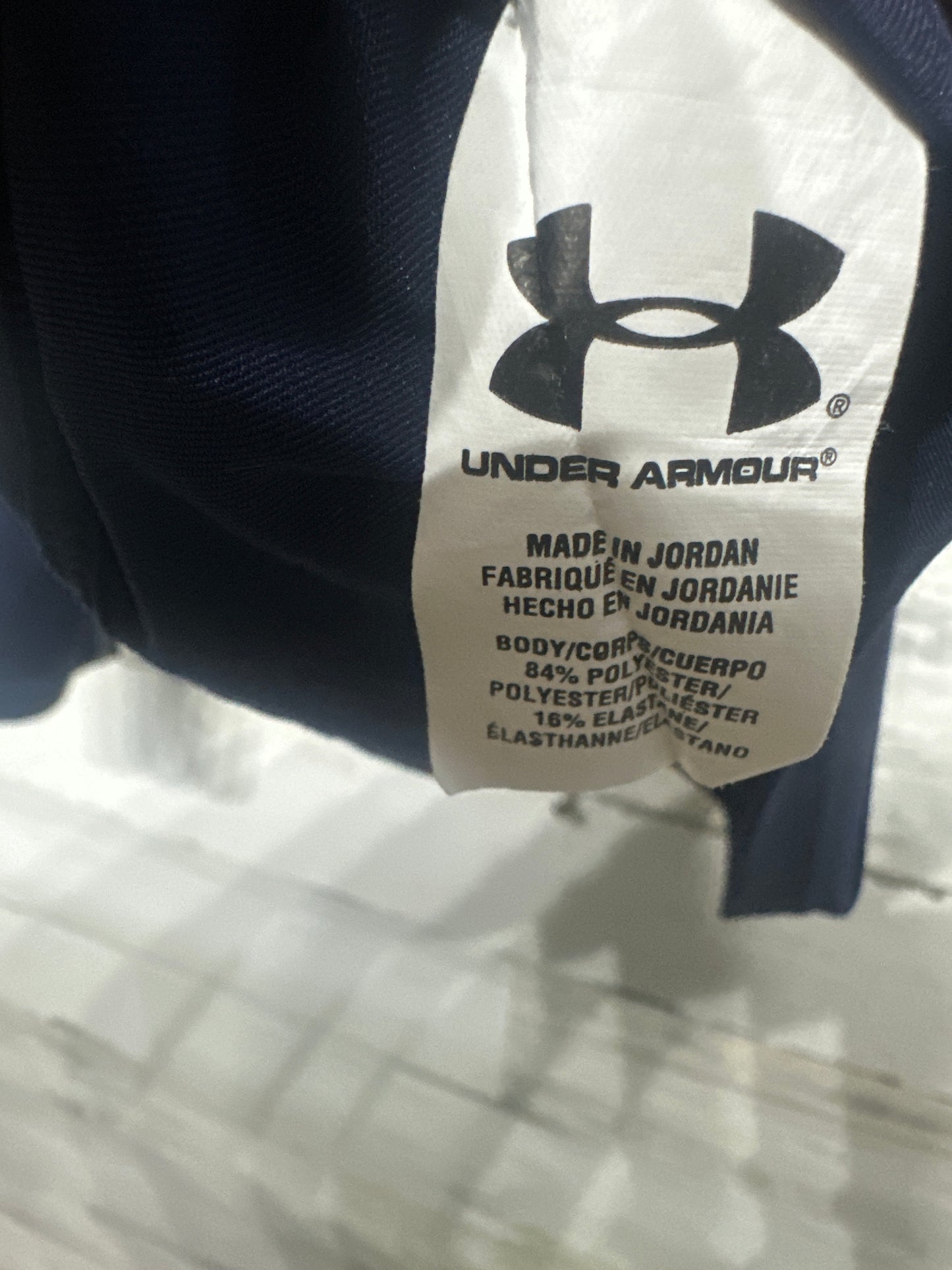Boys Size XS (7)Under Armour Navy Fitted Heatgear UPF 50 Shirt - Very Good Used Condition