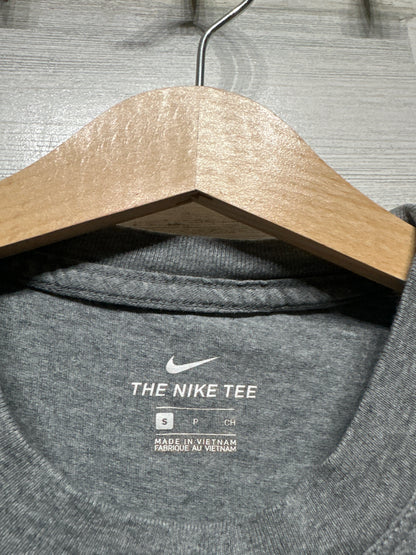 Size Small ( 8-9 ) Grey Nike T-Shirt - Very Good Used Condition