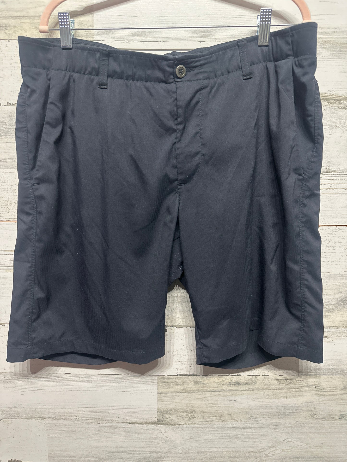 Under Armour Men’s Size 38 Black Heatgear Shorts GUC